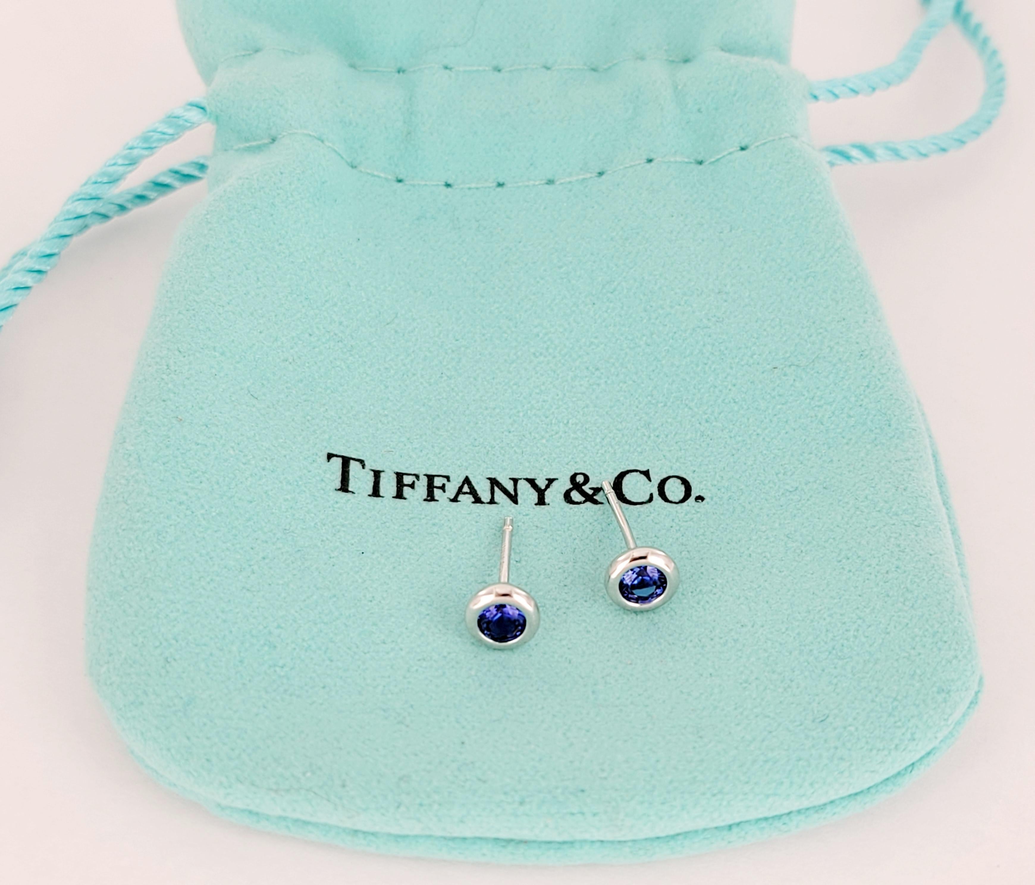 Brand Elsa Peretti
Material Sterling Silver 925
Two Round Tanzanites .14ctw
Earrings Dimension: 5.5mm
Earrings Weight:0.7gm
Condition New.
Comes with Tiffany Pouch.
Retail Price: $875