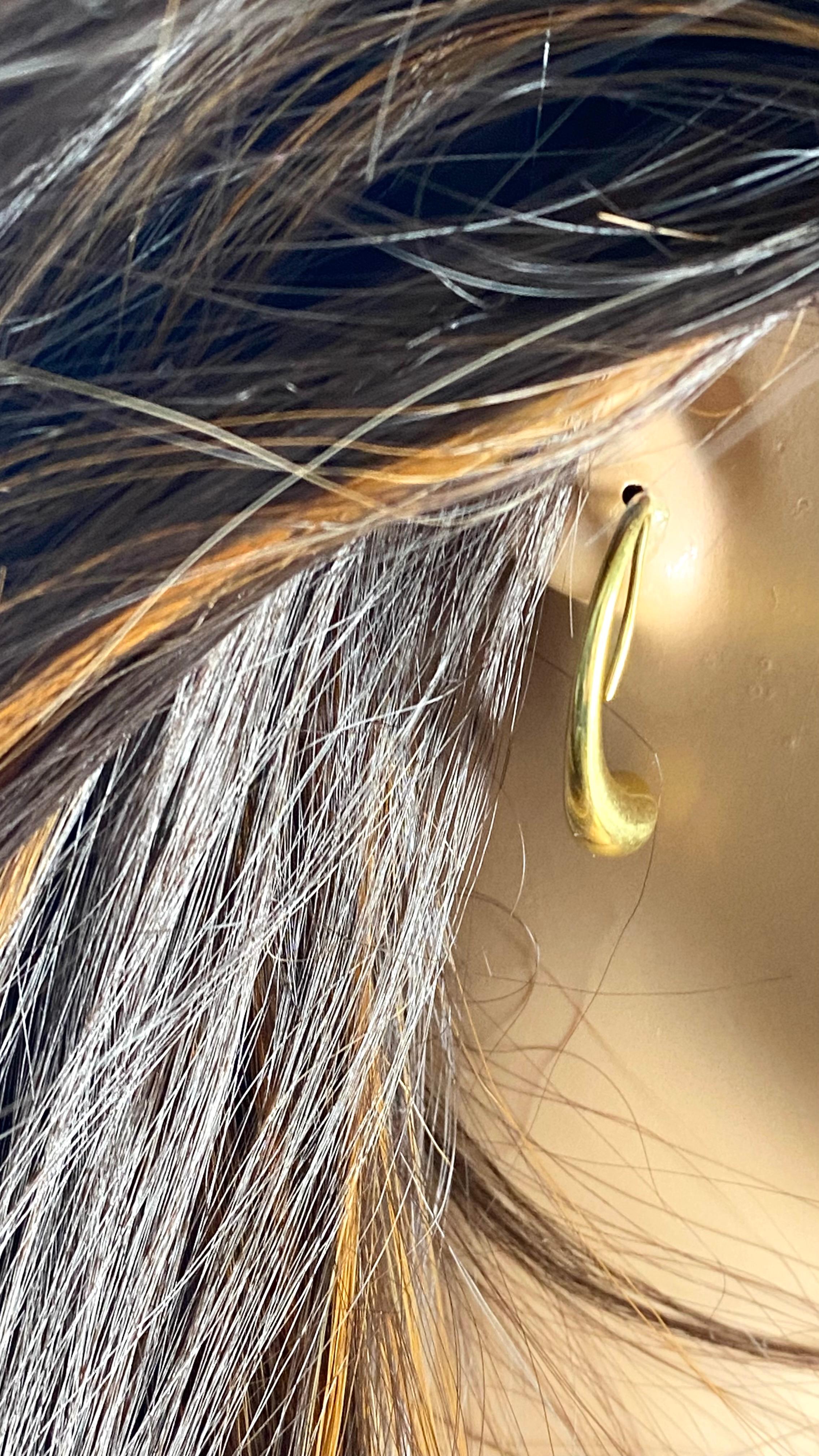 A Timeless Masterpiece by Elsa Peretti
Indulge in the elegance of these exquisite 18-karat gold 'Teardrop' earrings, a signature design by the renowned Elsa Peretti for Tiffany & Co. Handcrafted in Spain and weighing approximately 6 dwts
