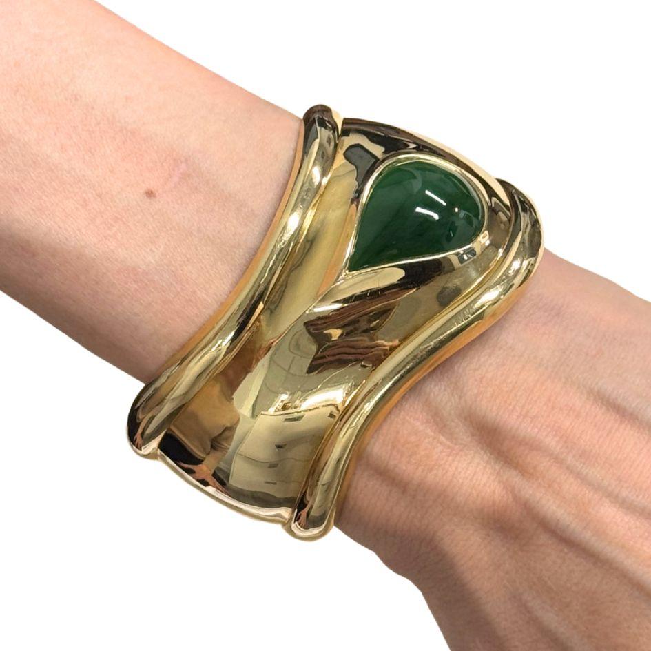 Elsa Peretti for Tiffany & Co. 18k Gold Jade Bone Cuff Bracelet Cabujón en venta