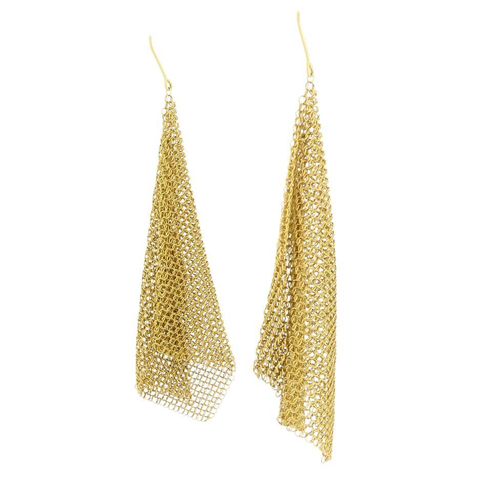 Donna Elsa Peretti for Tiffany & Co. Orecchini a goccia a maglie larghe in oro 18k in vendita