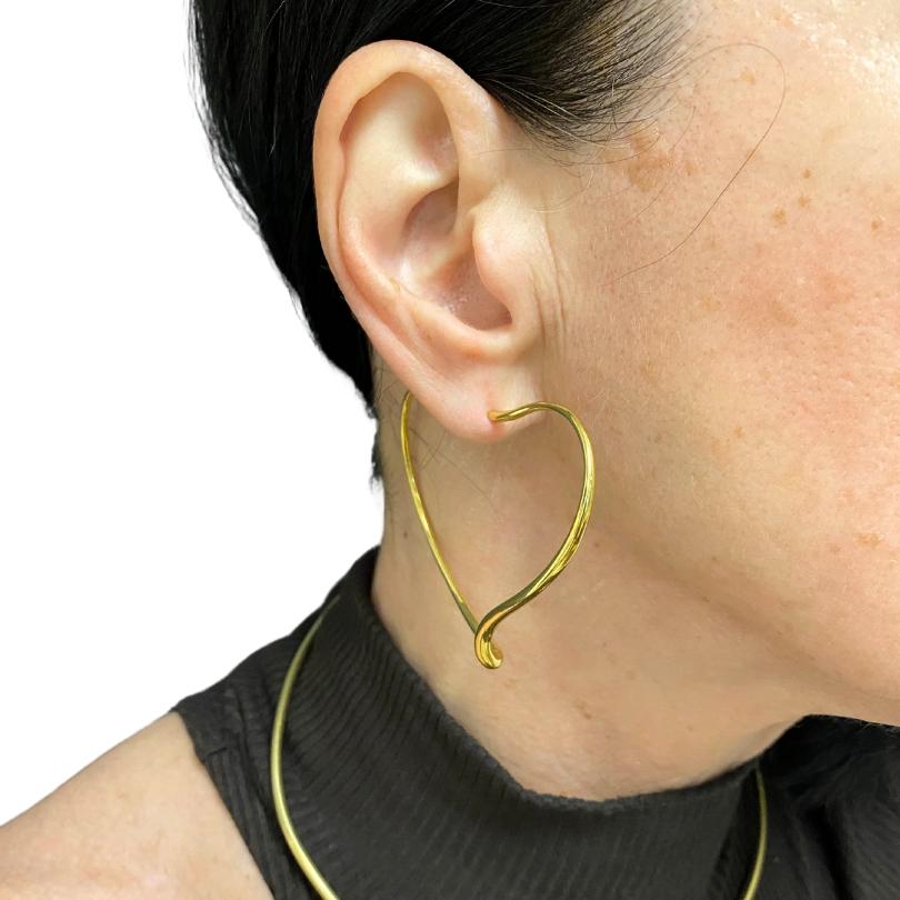 DESIGNER: Elsa Peretti für Tiffany & Co.
CIRCA: 21. Jahrhundert
MATERIALIEN: 18k Gelbgold
GEWICHT:  18 Gramm
ABMESSUNGEN: 2 3/8