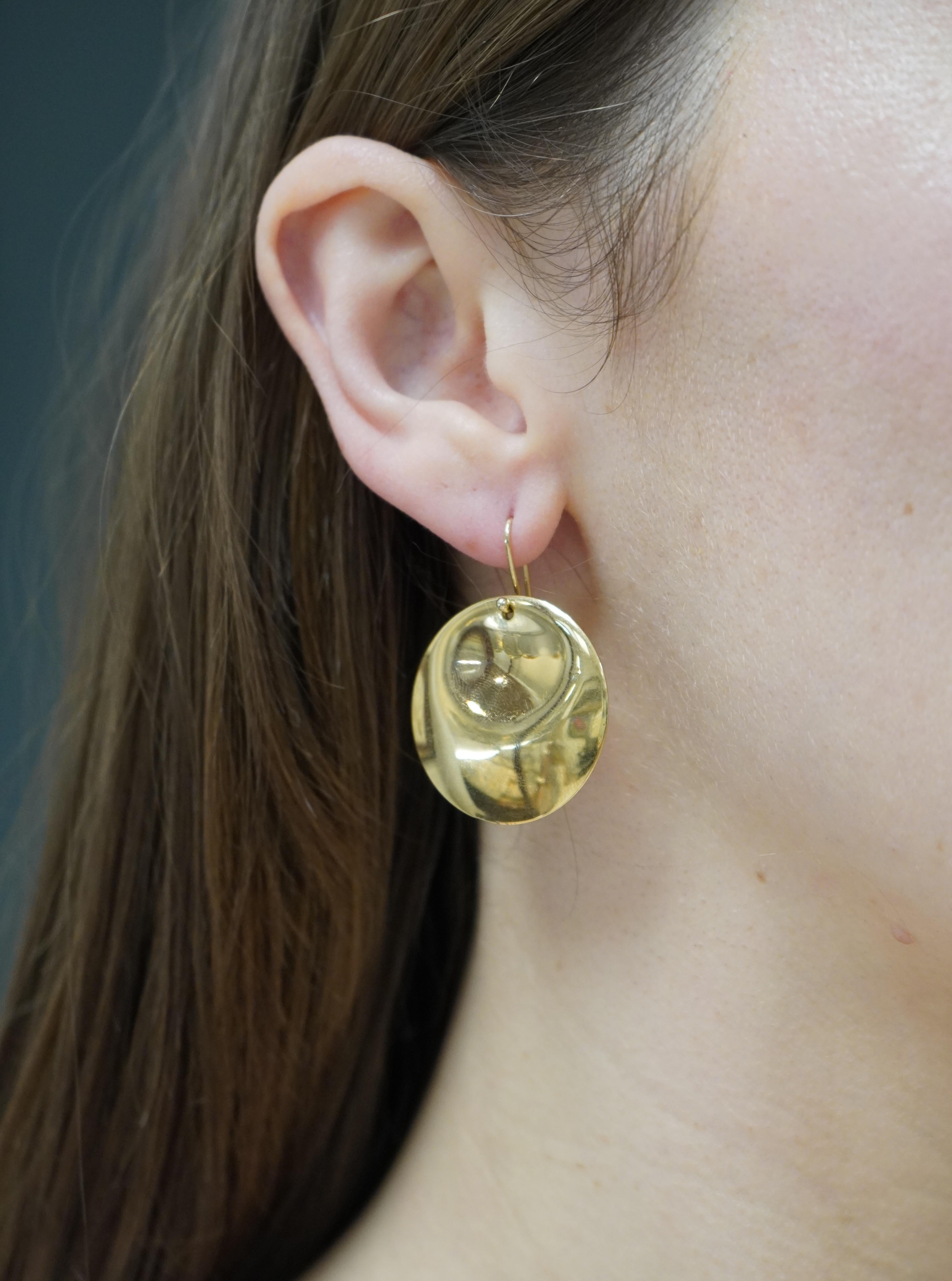 A pair of iconic Tiffany & Co. by Elsa Peretti Round earrings made of 18 karat gold.
As a larger (30 mm vs 24 mm) version of the contemporary Round earrings, this vintage pair is more substantial. Tiffany & Co. do not make this size anymore.
Elsa