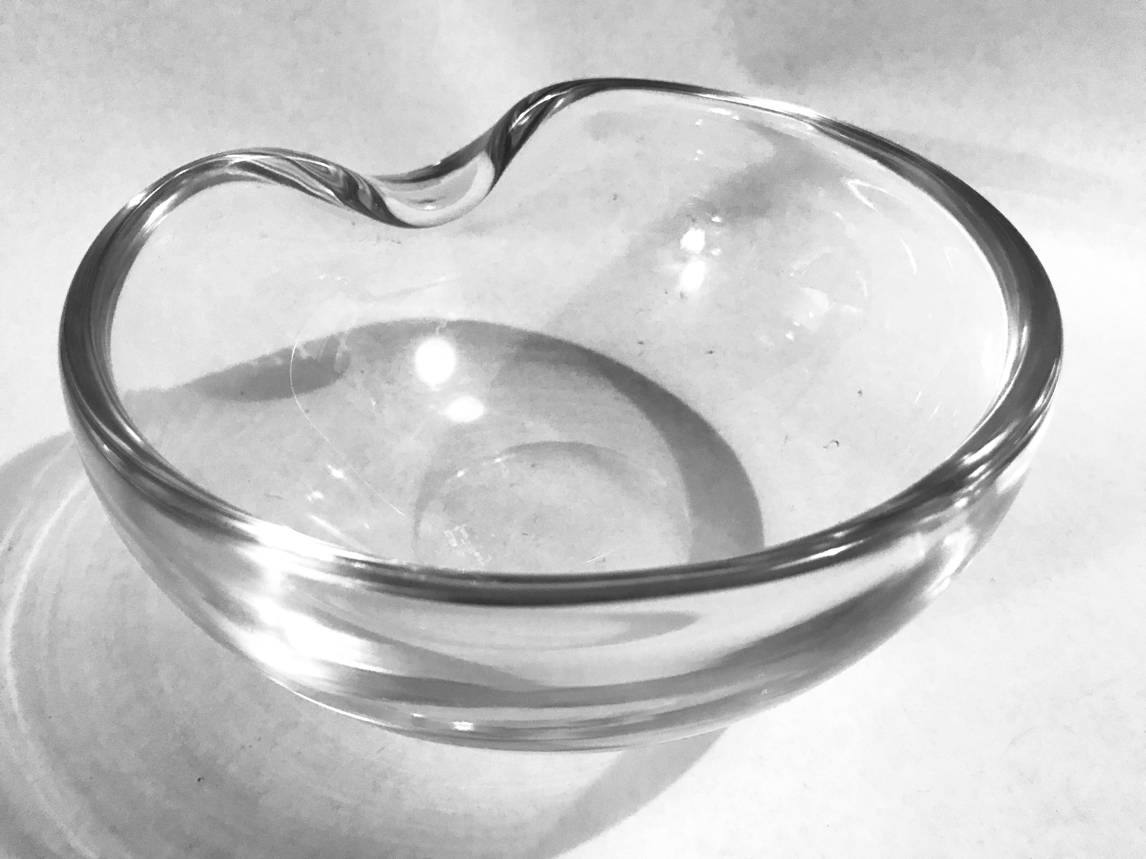 Elsa Peretti for Tiffany & Co. Art Glass Thumbprint Bowl In Good Condition For Sale In Lake Success, NY