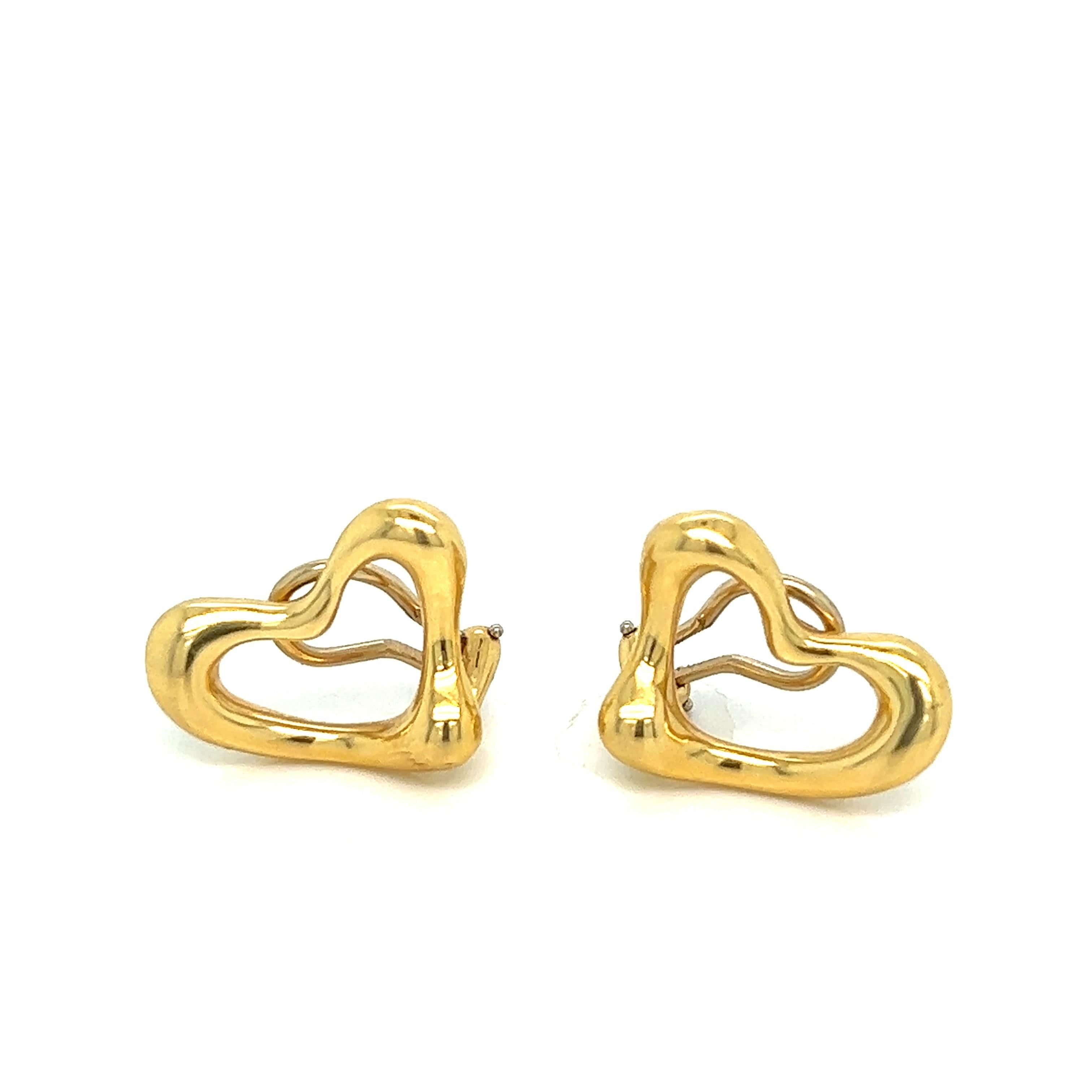 Elsa Peretti for Tiffany & Co. gold heart ear clips

Heart shaped, 18 karat yellow gold; marked Tiffany & Co., Peretti, 18kt

Size: width 2.1 cm, length 2 cm
Total weight: 16.2 grams
