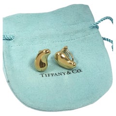 Elsa Peretti for Tiffany & Co. Orecchini iconici a forma di fagiolo in oro 18k