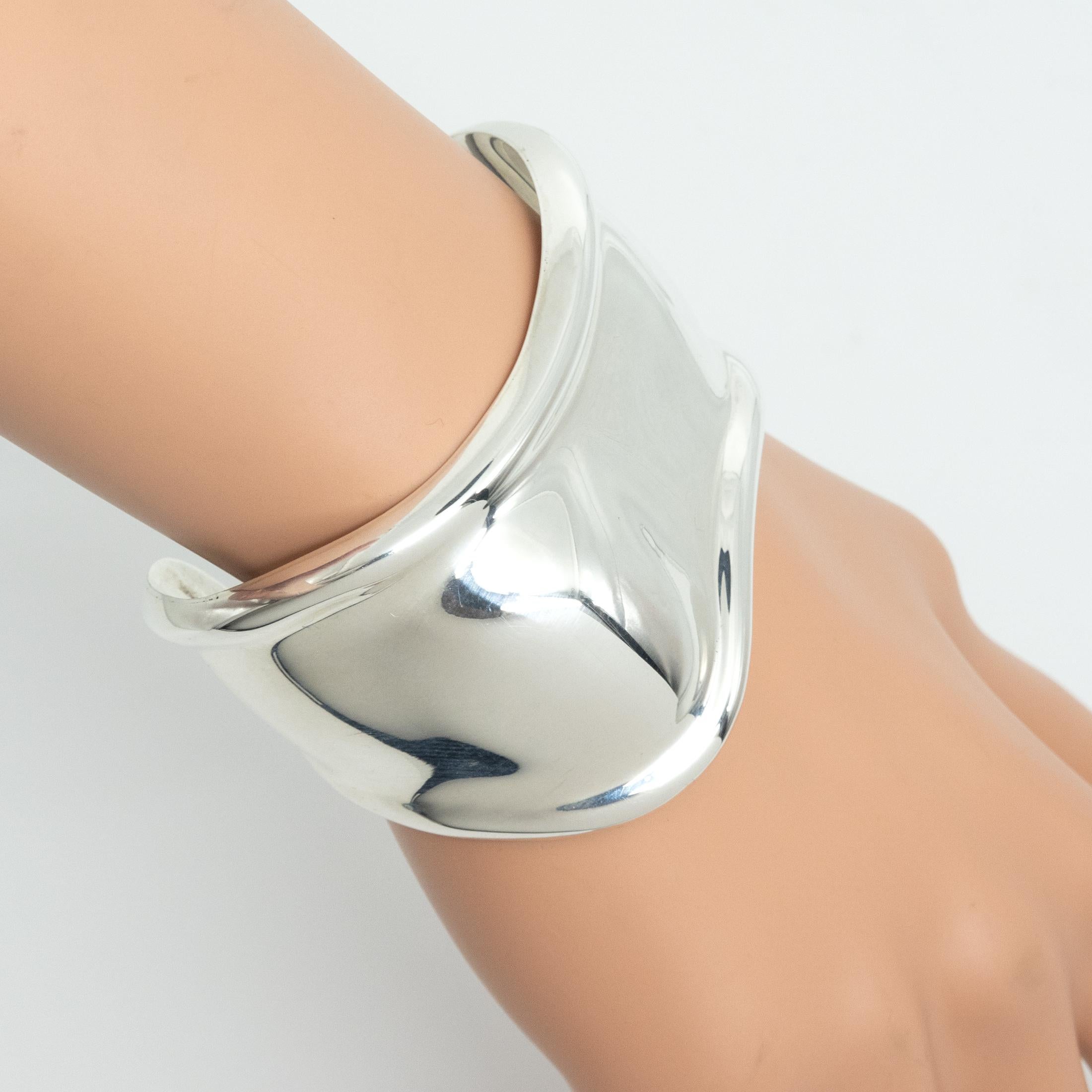 Elsa Peretti pour Tiffany & Co. Bracelet manchette en os droit Sterling Bon état - En vente à New York, NY