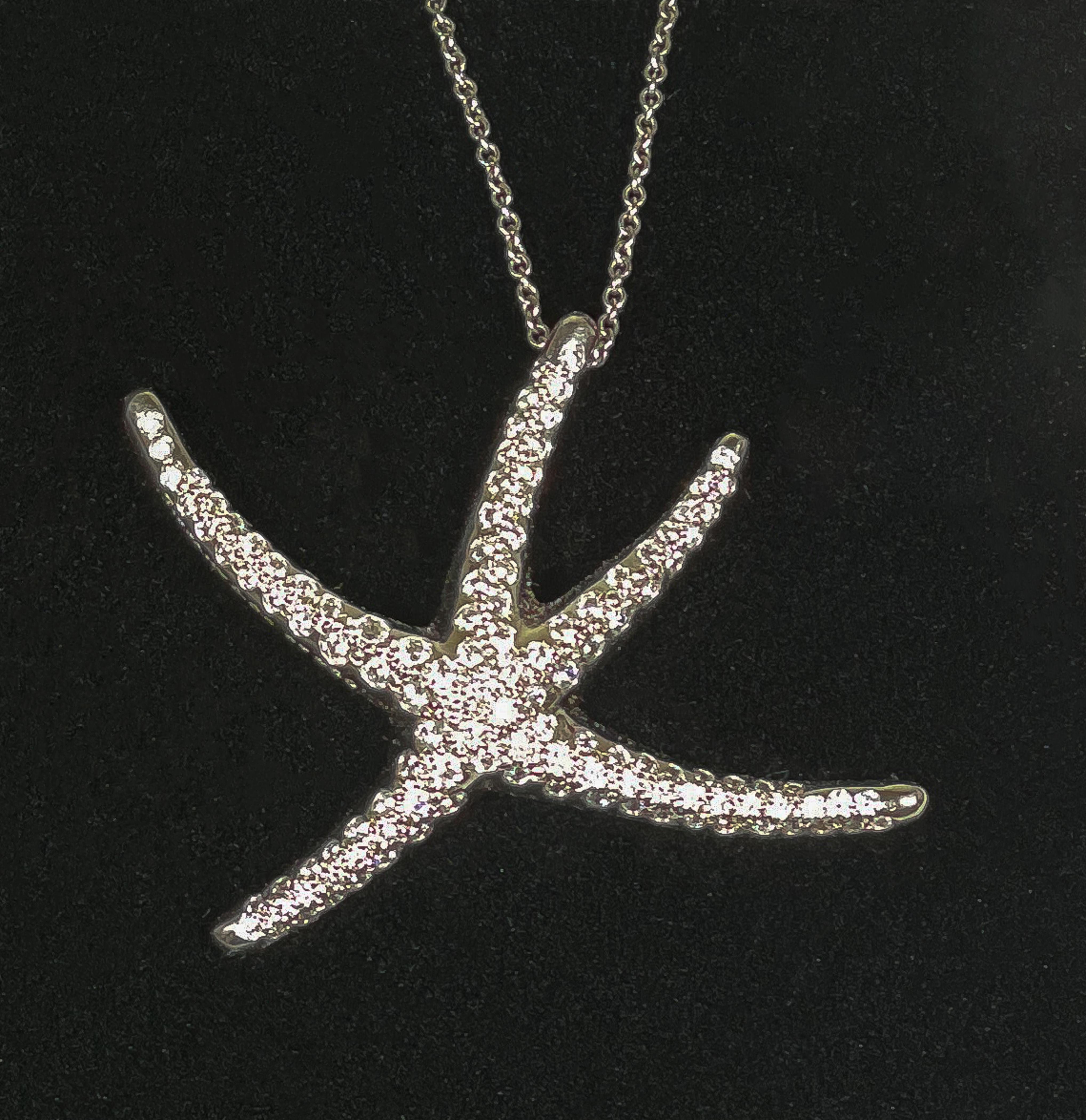 Diese Tiffany & Co Vintage Elsa Peretti Diamond Platinum Starfish Necklace ist ein exquisites Stück. Der mit 1,61 Karat VSI-Diamanten besetzte Ring ist mit seinem charakteristischen Design und seinem unglaublichen Feuer und Funkeln eine zeitlose