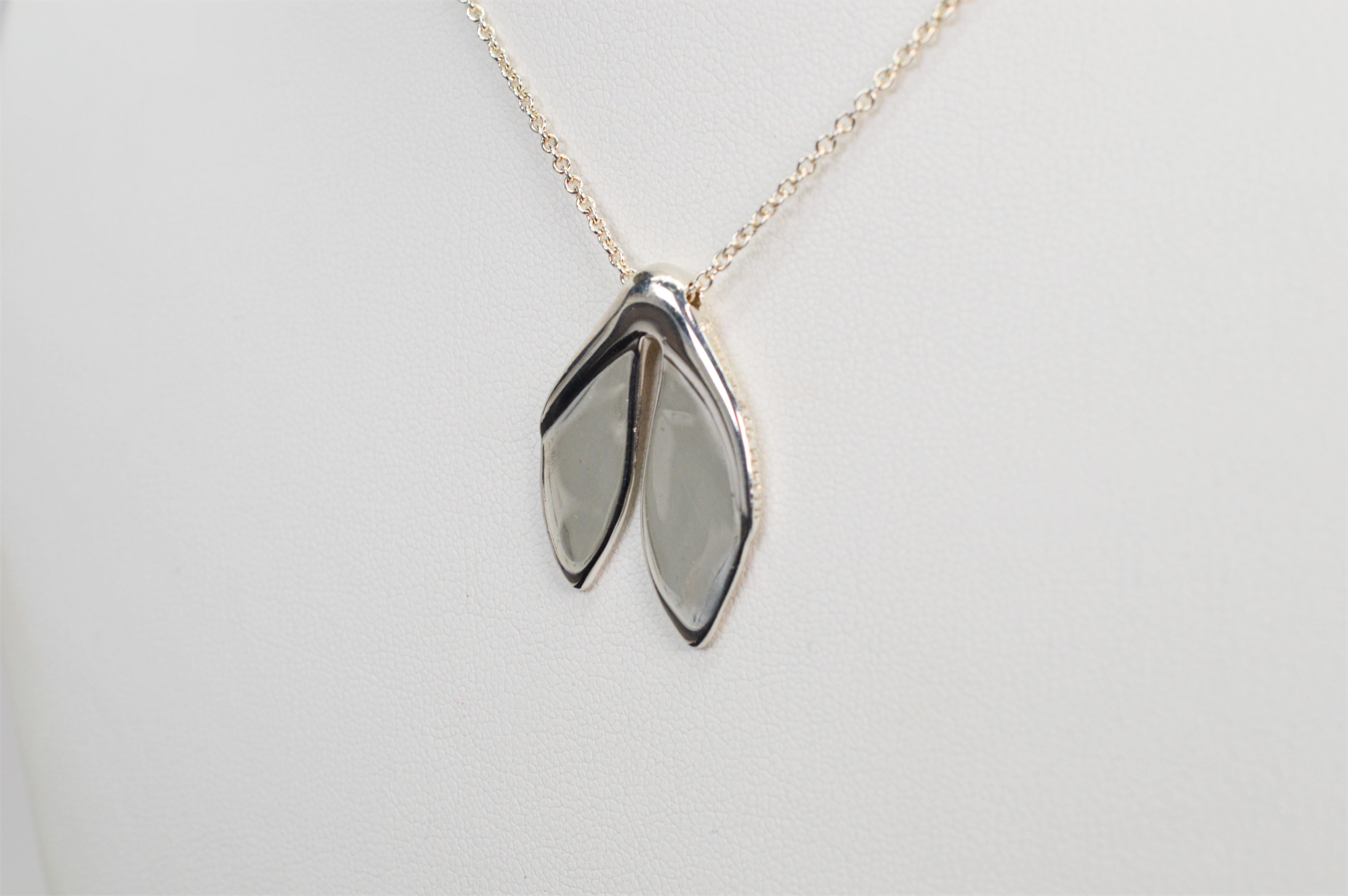 Elsa Peretti for Tiffany & Co. Whale Tail Leaf Pendant Necklace  In Good Condition In Mount Kisco, NY