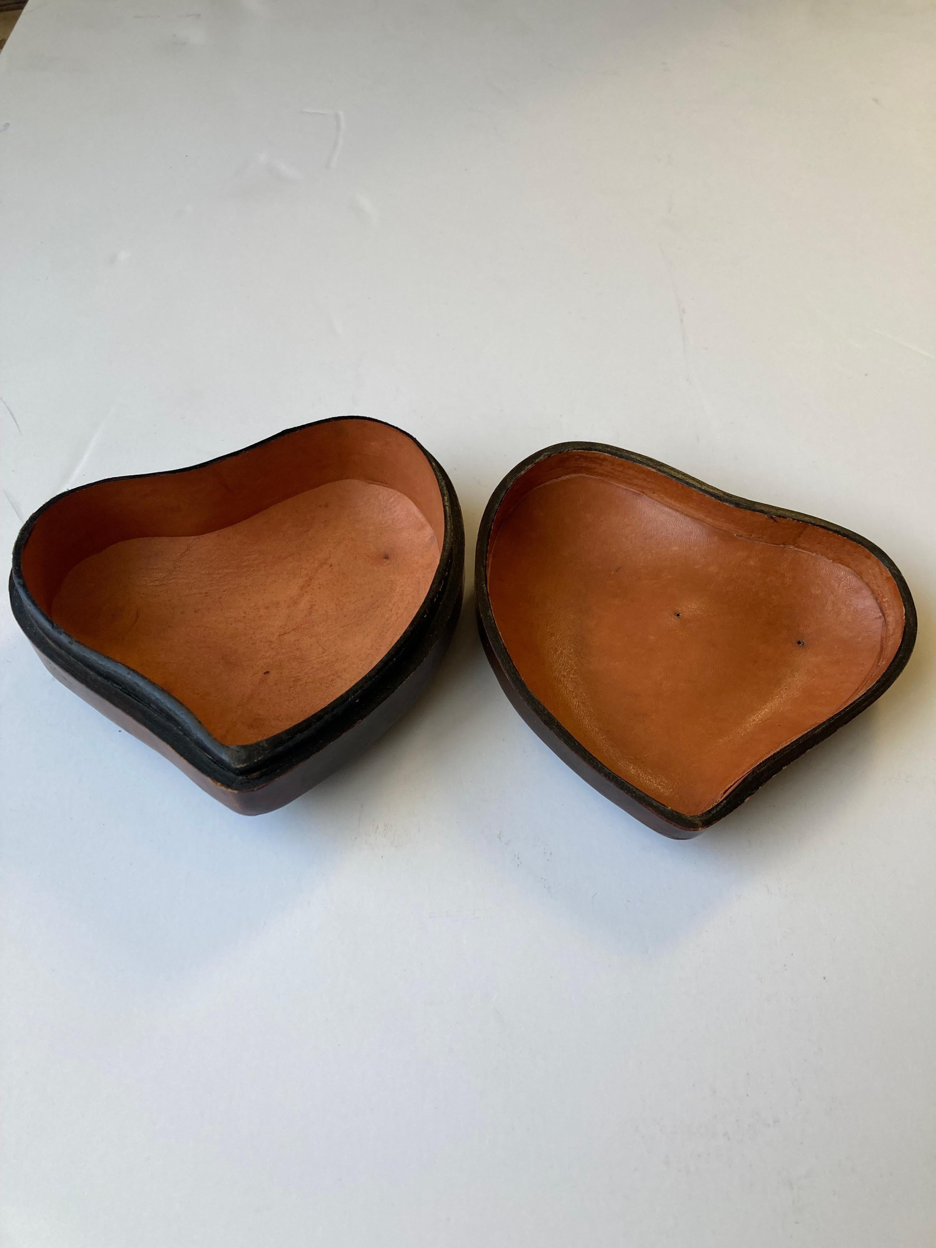 Post-Modern Elsa Peretti leather  jewelry box /trinket  heart shape love , for Tiffany & Co For Sale