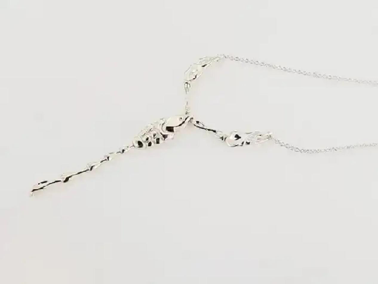 Ciondolo a forma di scorpione di Elsa Peretti in argento sterling
Stato di zecca
Genere Donne
Tipo Ciondolo
Metallo Argento 925
Ciondolo Scorpione
Peso 11,5gr
Lunghezza della catena 14''
Viene fornito con la scatola dei ciondoli Tiffany & Co.