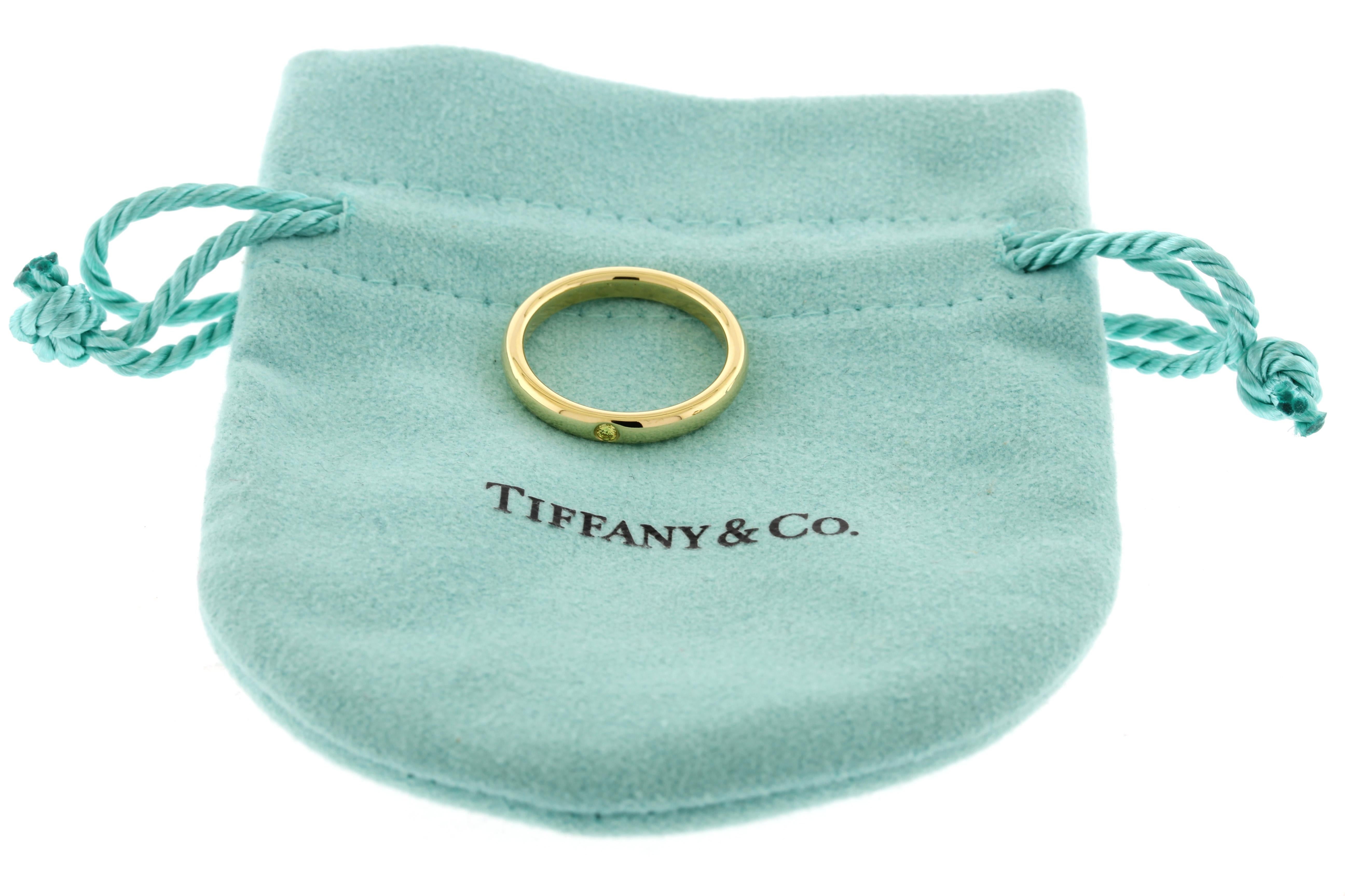 An 18kt yellow gold Elsa Peretti band featuring a single round fancy yellow diamond, approximately .02cts, in finger size 6.

-Designer Elsa Peretti for Tiffany & Co
-Metal: 18kt yellow gold
-Diamond: Fancy Yellow .02cts
-Size: 6, resizable
-Tiffany
