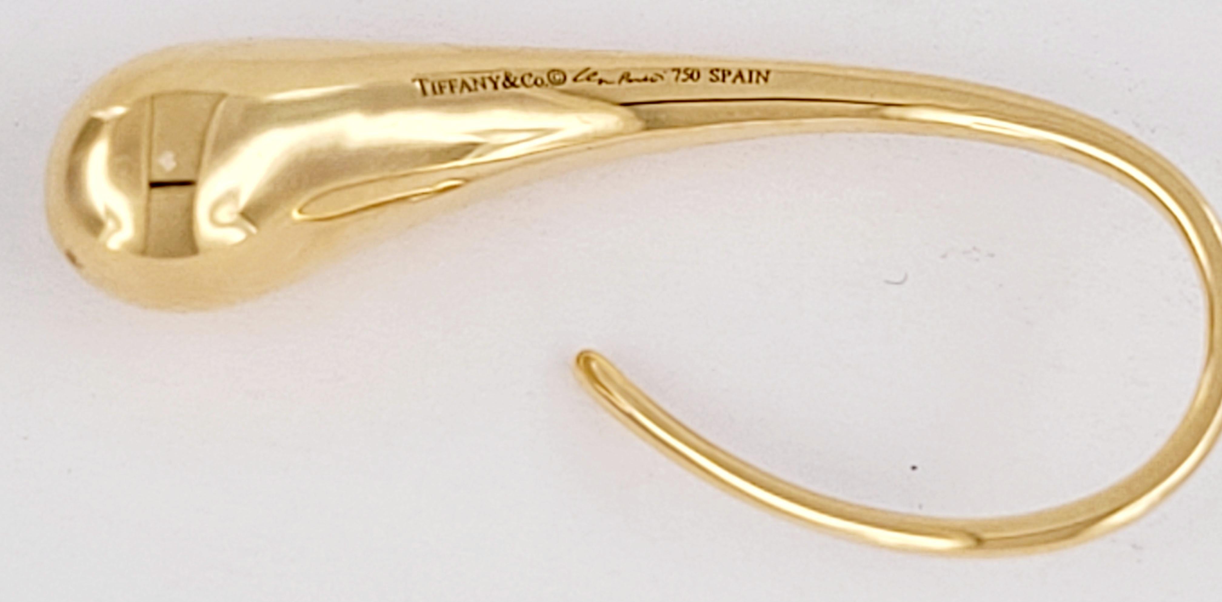 Brand Tiffany & Co
Teardrop Earrings
Material 18K Yellow Gold 
Earring dimension 27.5mm X 6.2mm 
Gender Women
Condition New, never worn 
Comes with Tiffany & Co earring box 
Retail Price $2,800