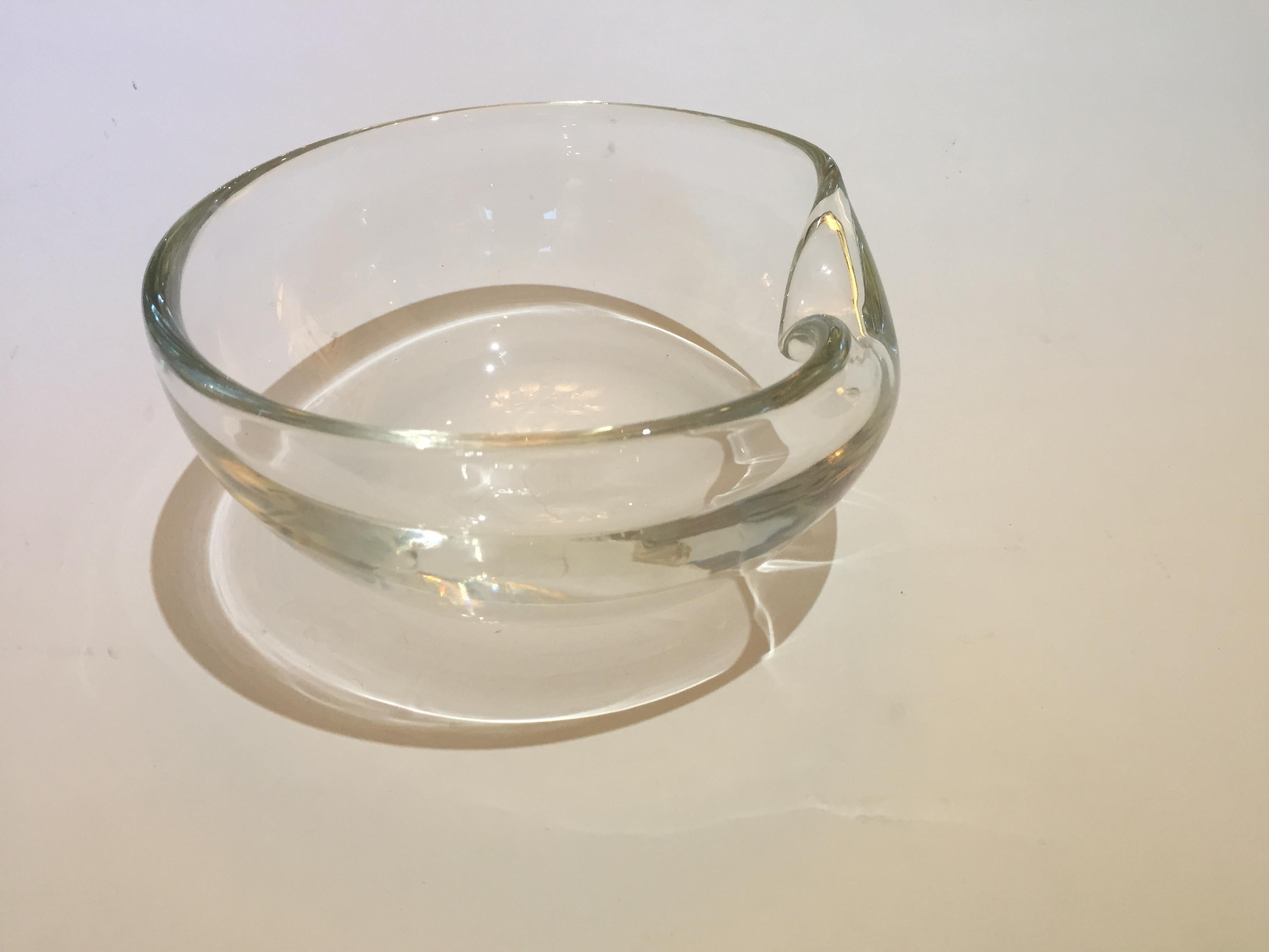 Iconic 1980s thumbprint bowl in clear art glass designed by Elsa Peretti for Tiffany and signed on verso 