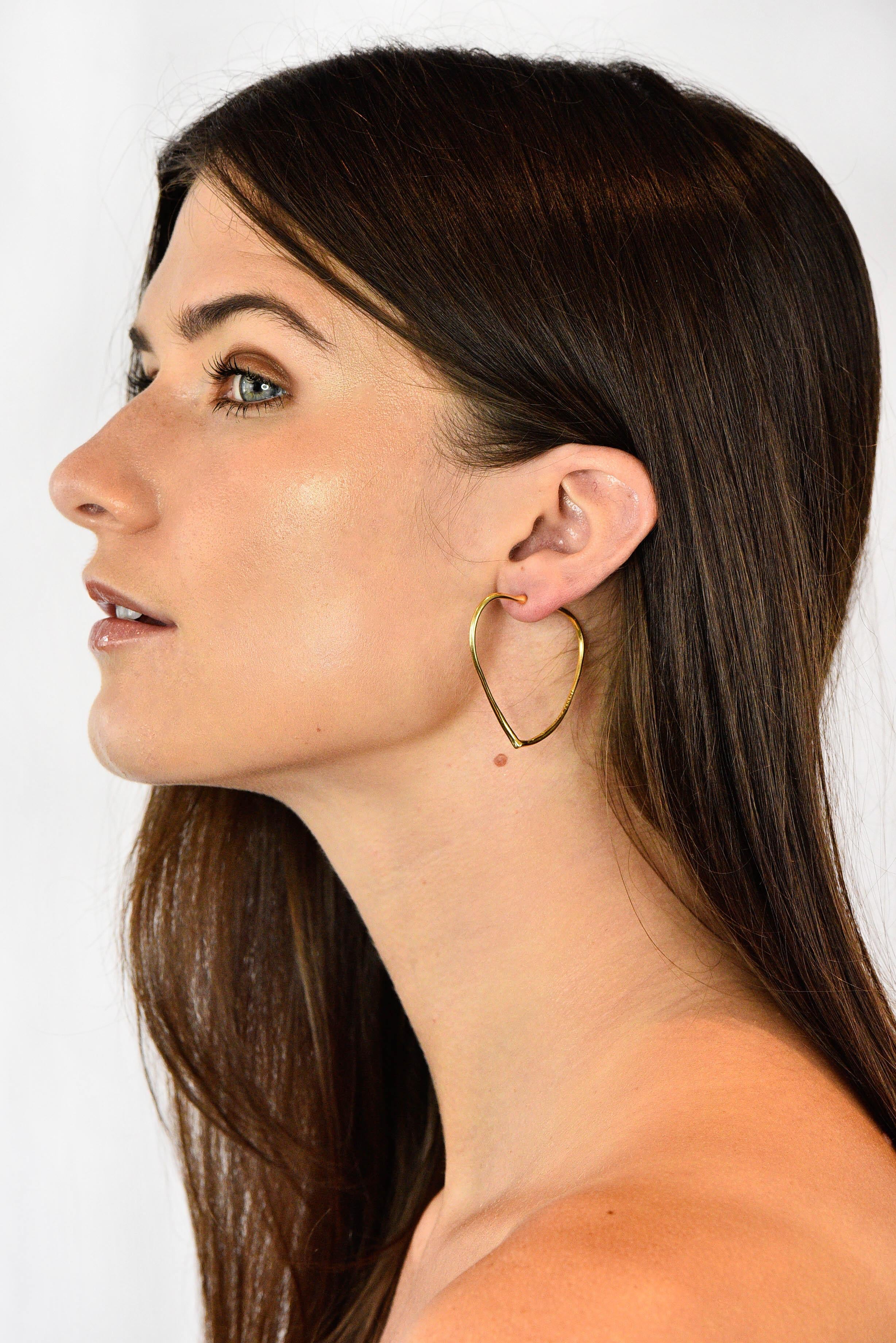 Women's or Men's Elsa Peretti Tiffany & Co. 18 Karat Gold Open Heart Hoop Earrings