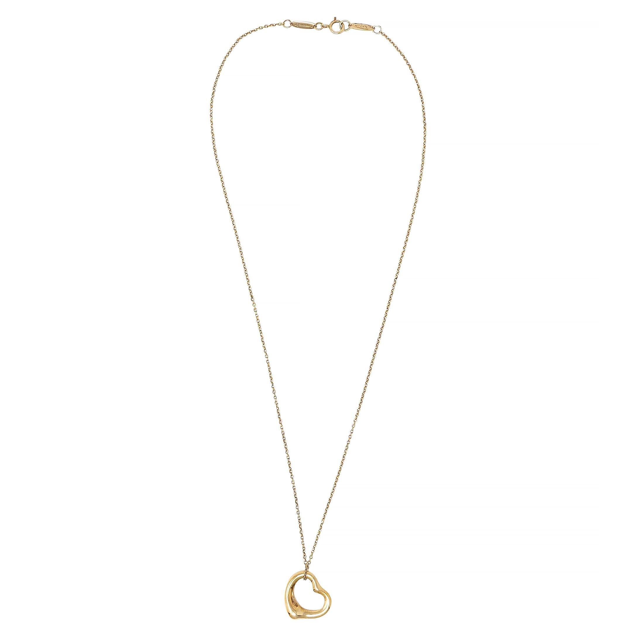 Elsa Peretti Tiffany & Co. Collana con ciondolo a cuore aperto in oro giallo 18 kt. In condizioni ottime a Philadelphia, PA