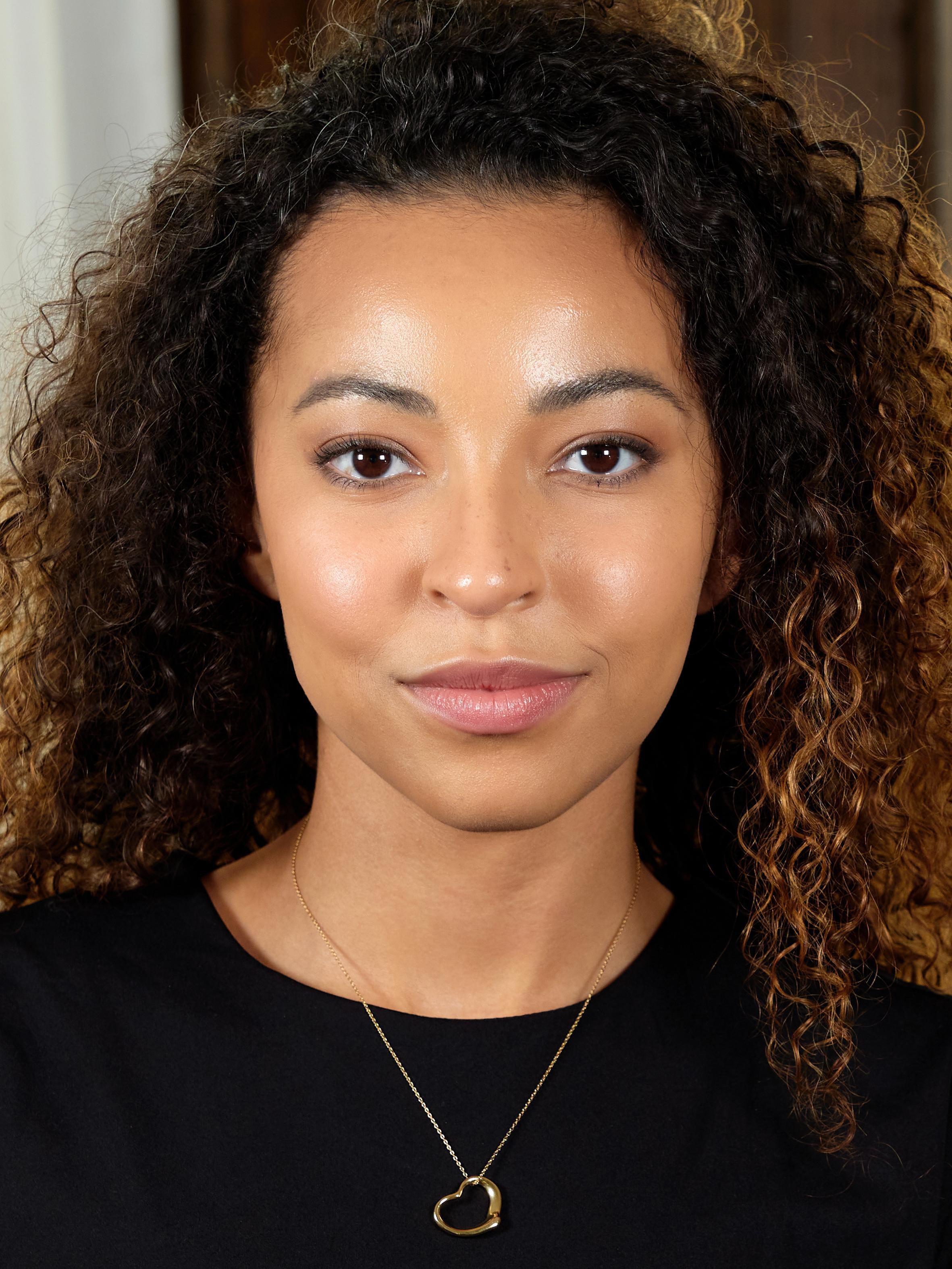 Elsa Peretti Tiffany & Co. 18 Karat Yellow Gold Open Heart Pendant Necklace en venta 3