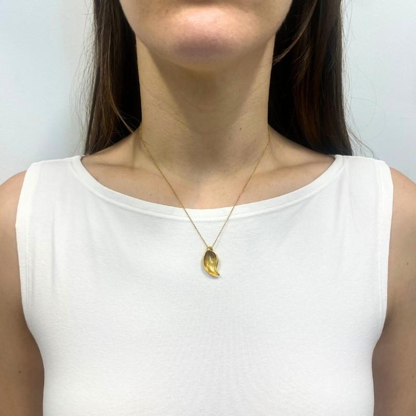 DESIGNER: Elsa Peretti for Tiffany & Co.
CIRCA: anni '80
MATERIALI: Oro 18 carati
PESO: 5,3 grammi
MISURE: Catena - 17