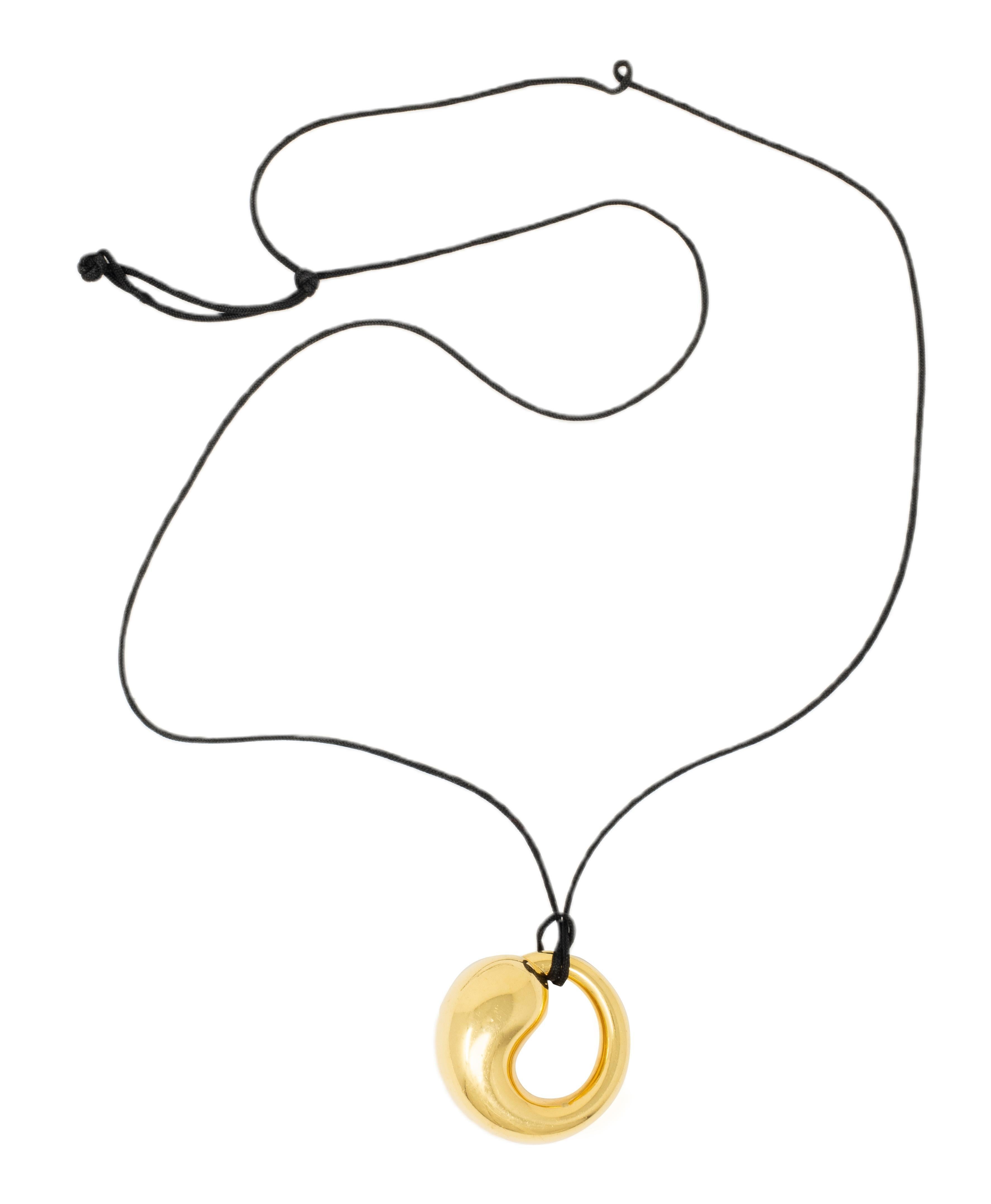Moderne Elsa Peretti Tiffany & Co. 1980 18K Gold Vintage Eternal Circle Pedant Necklace en vente