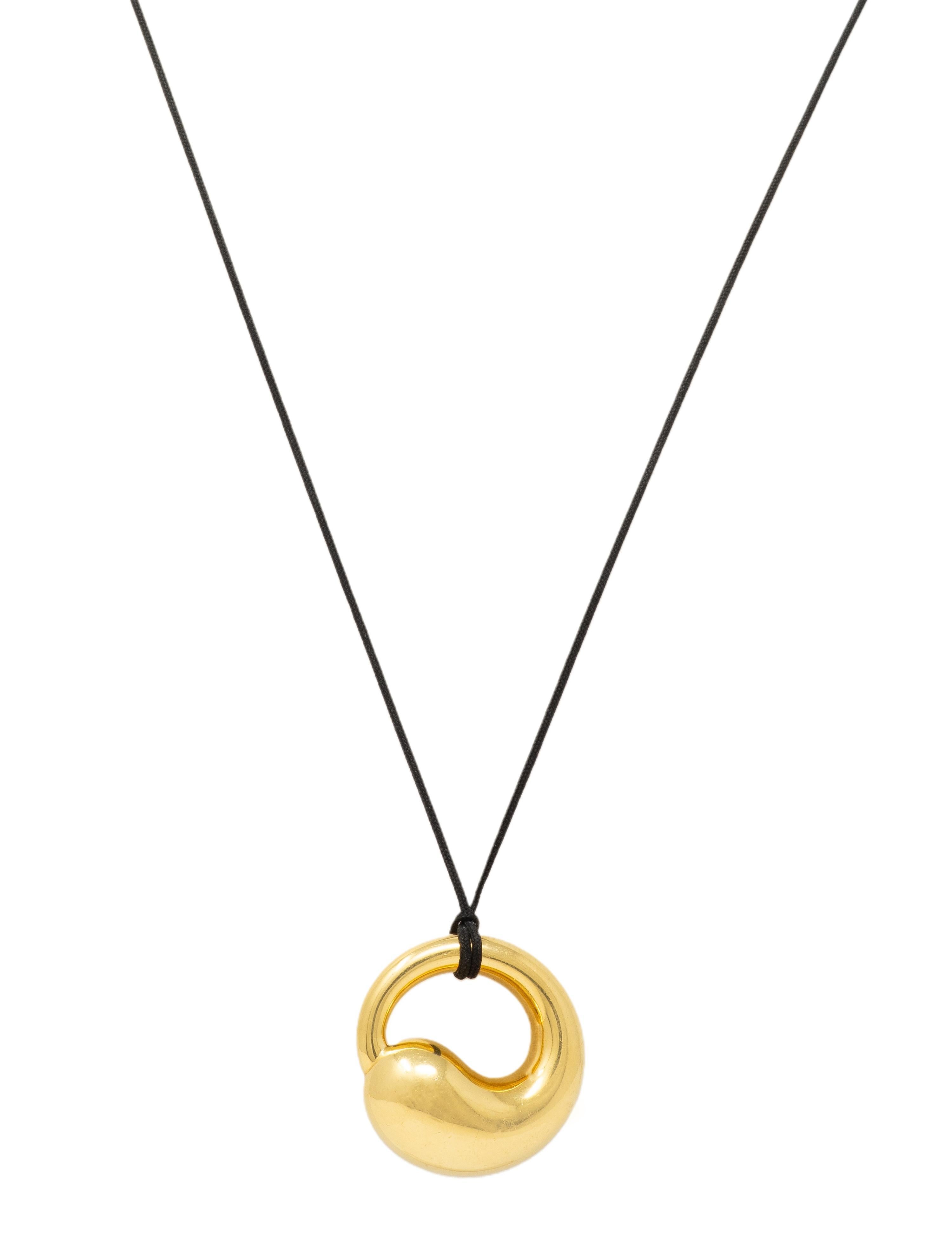 Elsa Peretti Tiffany & Co. 1980 18K Gold Vintage Eternal Circle Pedant Necklace en vente 3