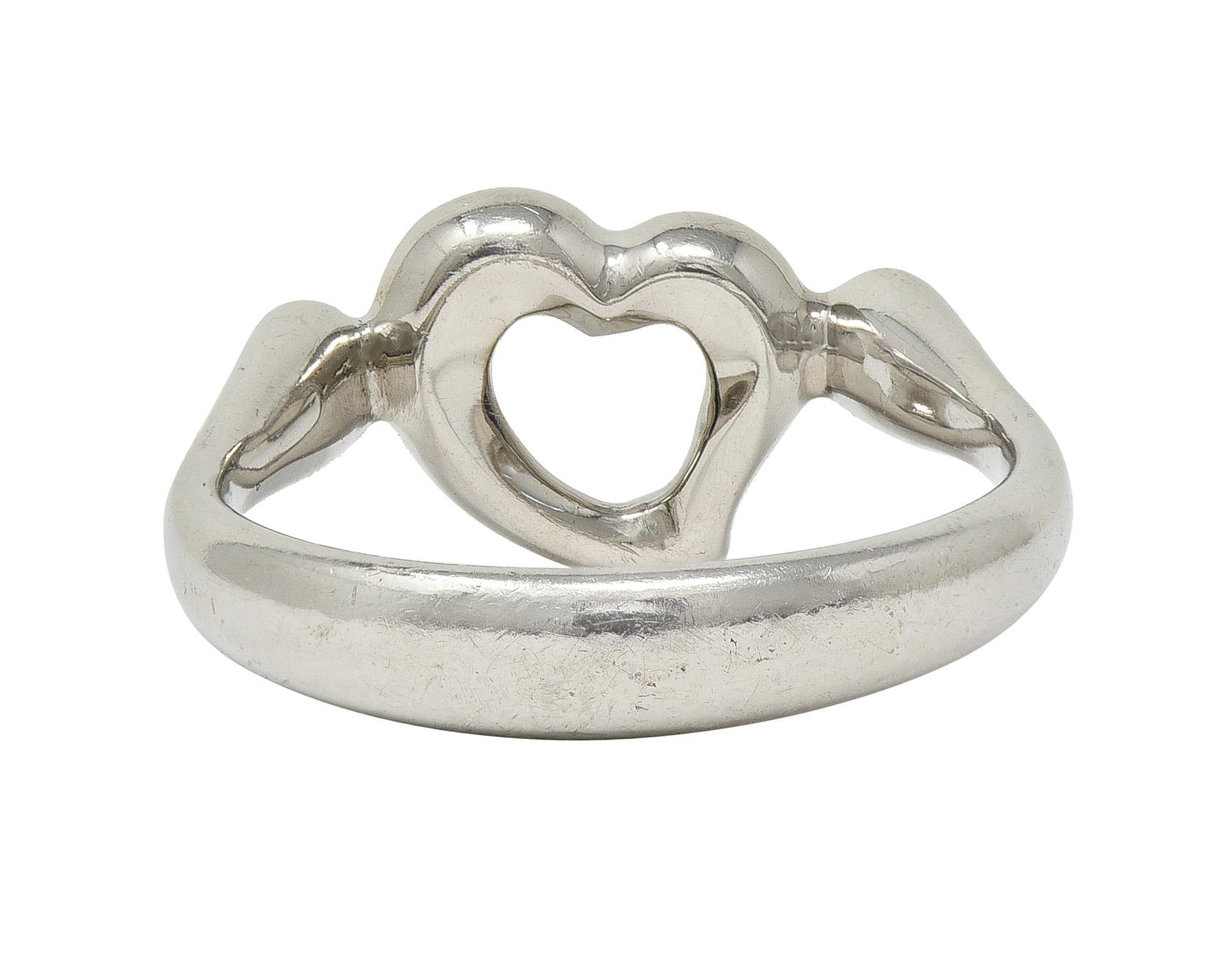 Taglio brillante Elsa Peretti for Tiffany & Co. anni '90 Anello a cuore aperto con diamante e platino in vendita