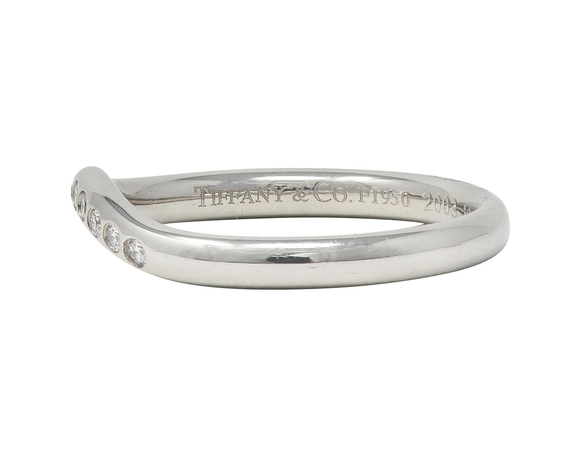 Femenino o masculino Alianza de boda Elsa Peretti Tiffany & Co. 2003 con contorno de platino y diamantes en venta