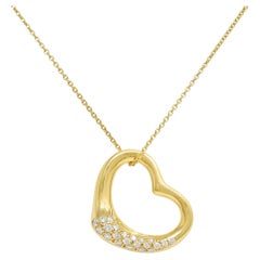 Elsa Peretti pour Tiffany & Co. Collier à pendentif cœur ouvert en or 18 carats avec diamants