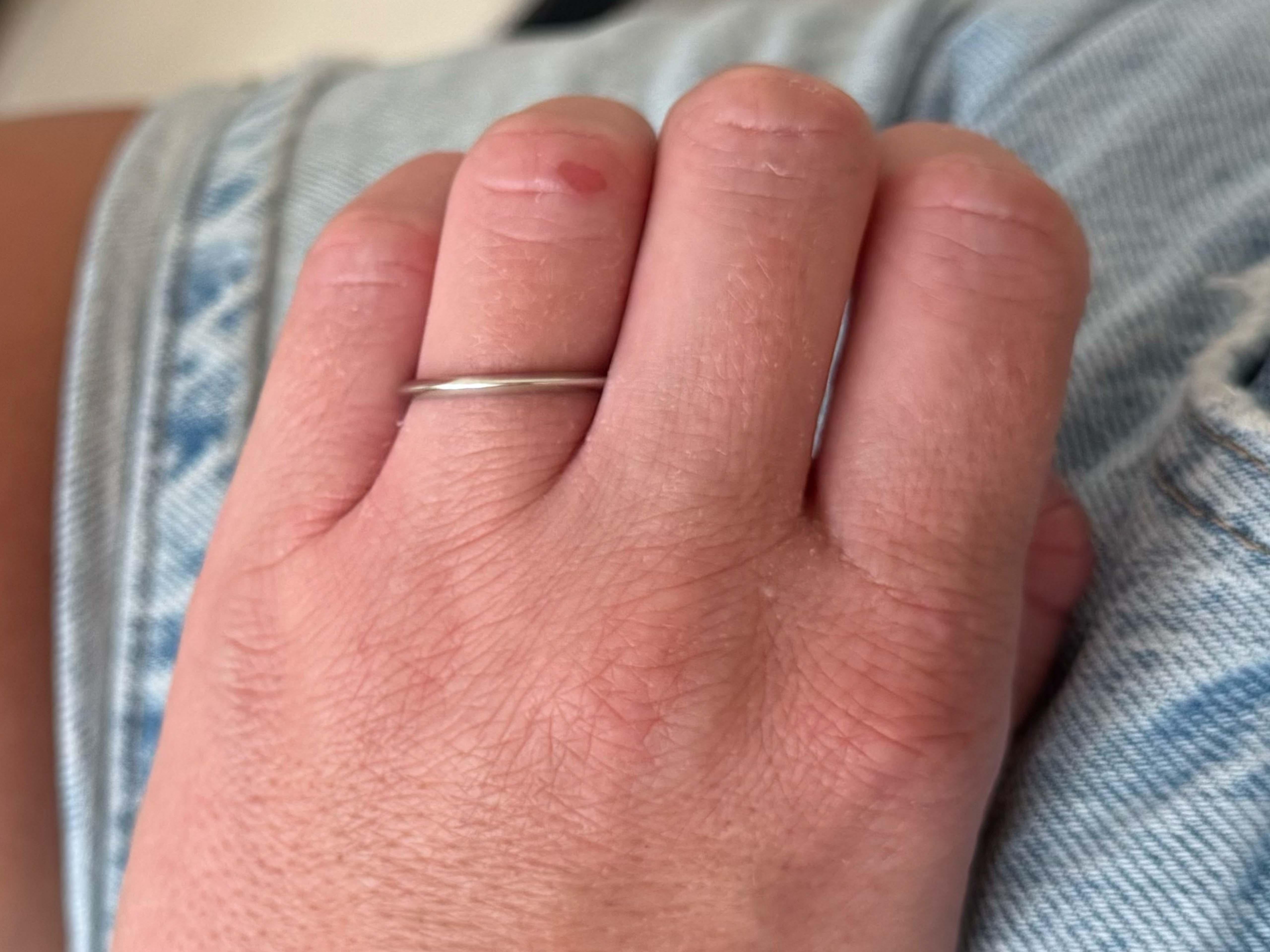 Item Specifications:

Brand: Tiffany & Co.

Model: Wedding Band

Metal: Platinum

Metal Purity: 950

Ring Width: 2 mm

Ring Size: 8

Total Weight: 2.5 Grams

Condition: Preowned, Excellent
​
​Stamped: 