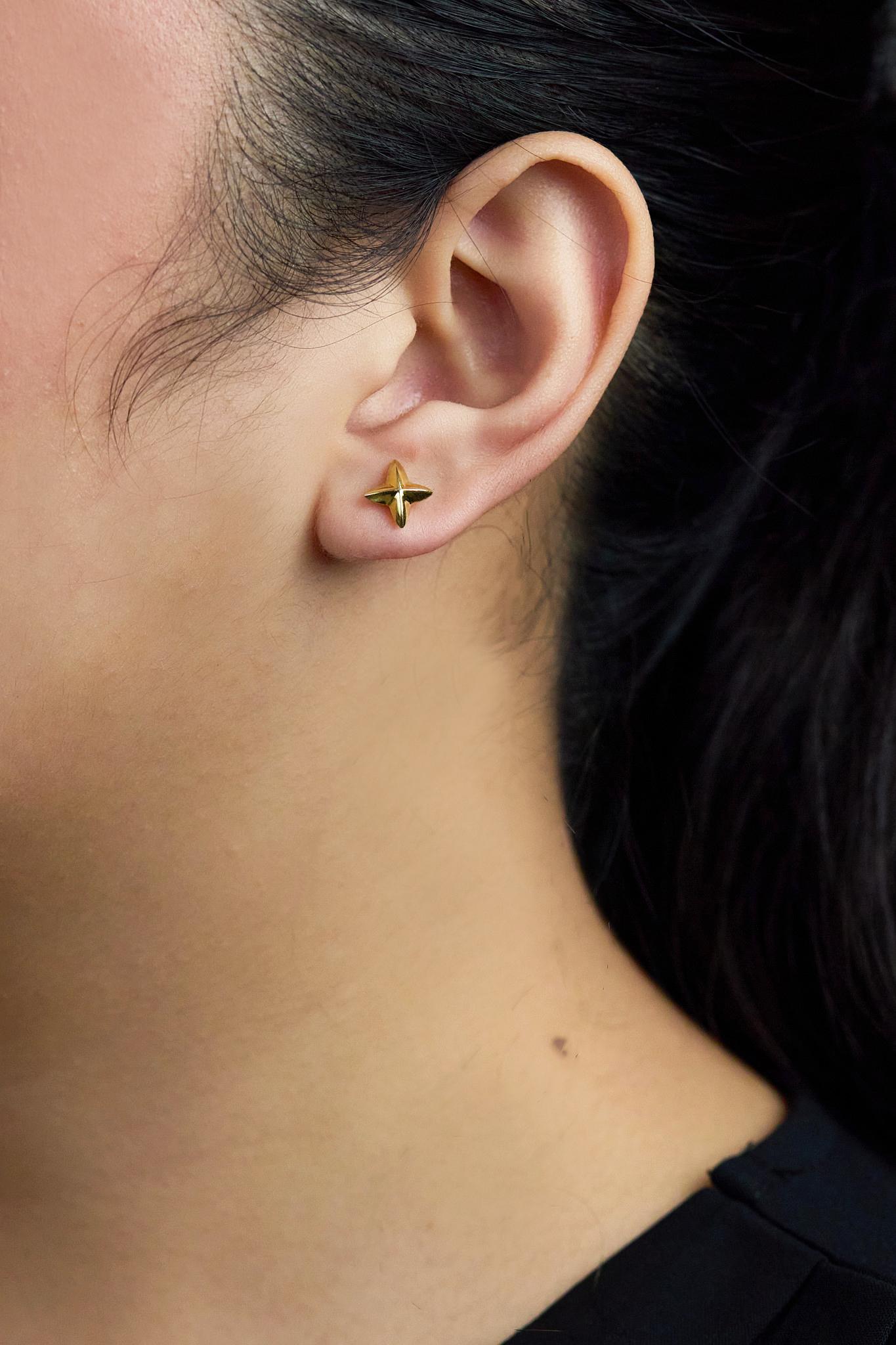 Elsa Peretti for Tiffany & Co. Orecchini a perno Northern Star in oro giallo 18 carati in vendita 1