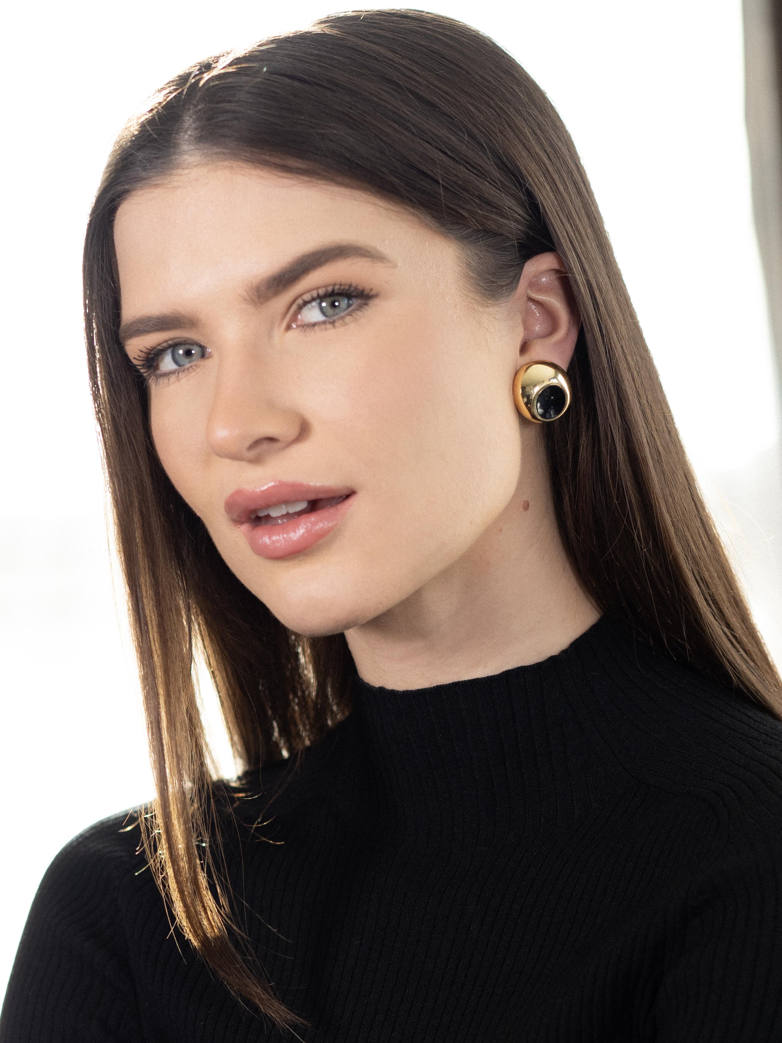 Elsa Peretti Tiffany & Co. Onyx 18 Karat Gold Thumbprint Ear-Clip Earrings For Sale 4
