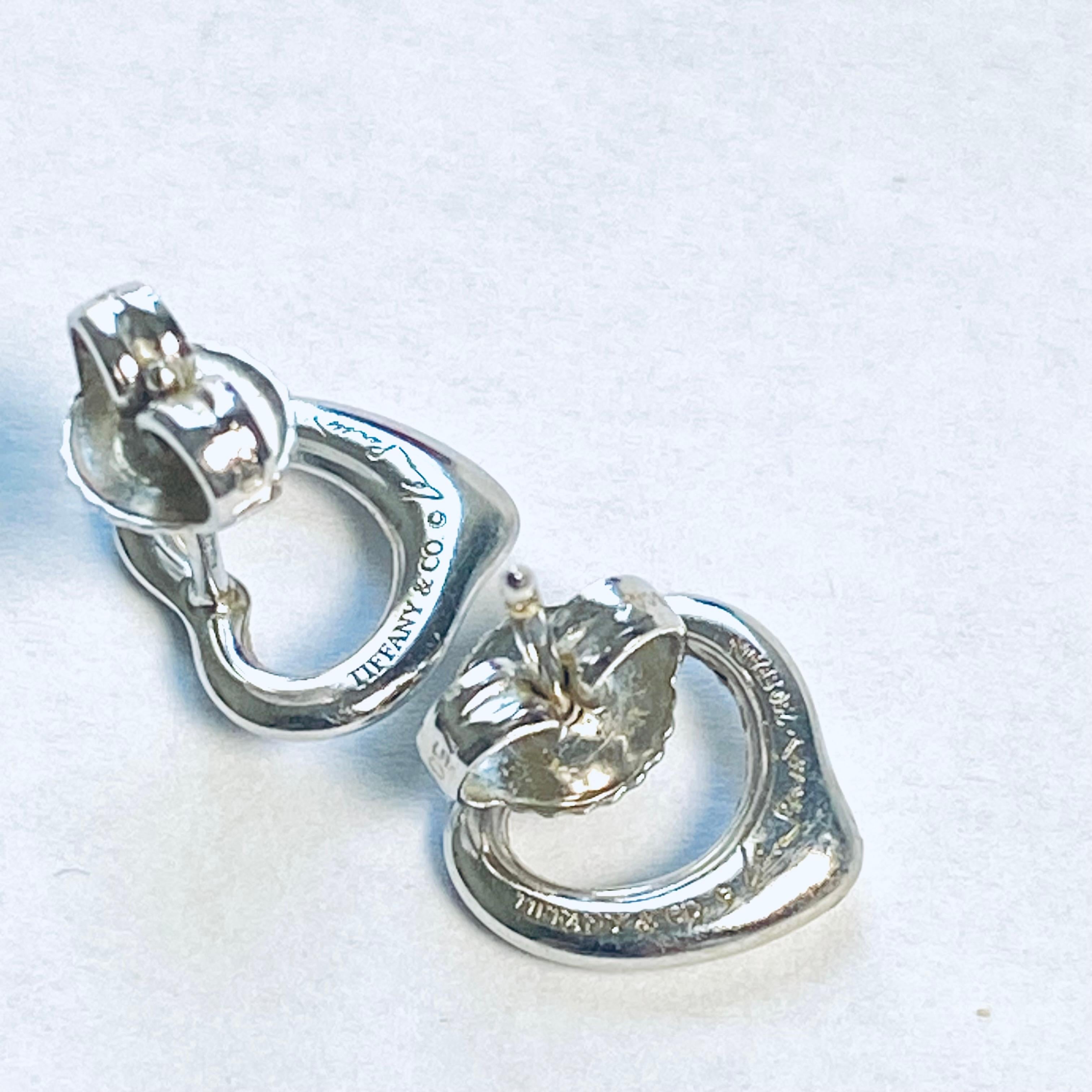 Elsa Peretti Tiffany Co Open Heart 0.43 Inch Earrings Eighteen Karat White Gold  In Good Condition For Sale In New York, NY