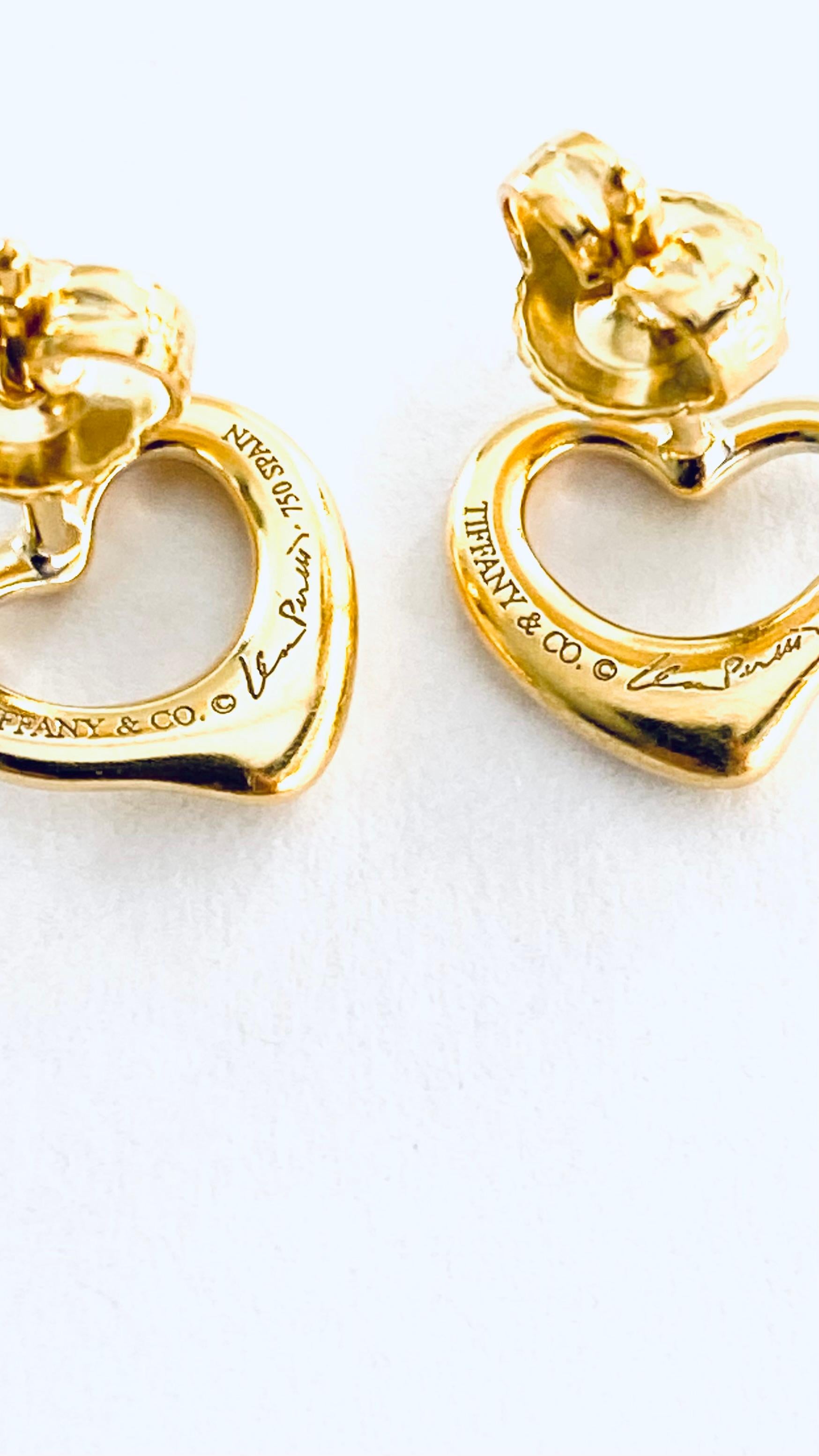 Elsa Peretti Tiffany Co Open Heart 0.43 Inch Earrings Eighteen Karat Yello Gold  In Good Condition For Sale In New York, NY