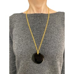Elsa Peretti for Tiffany & Co. Ciondolo rotondo di giada nera con maglia in oro 18 carati