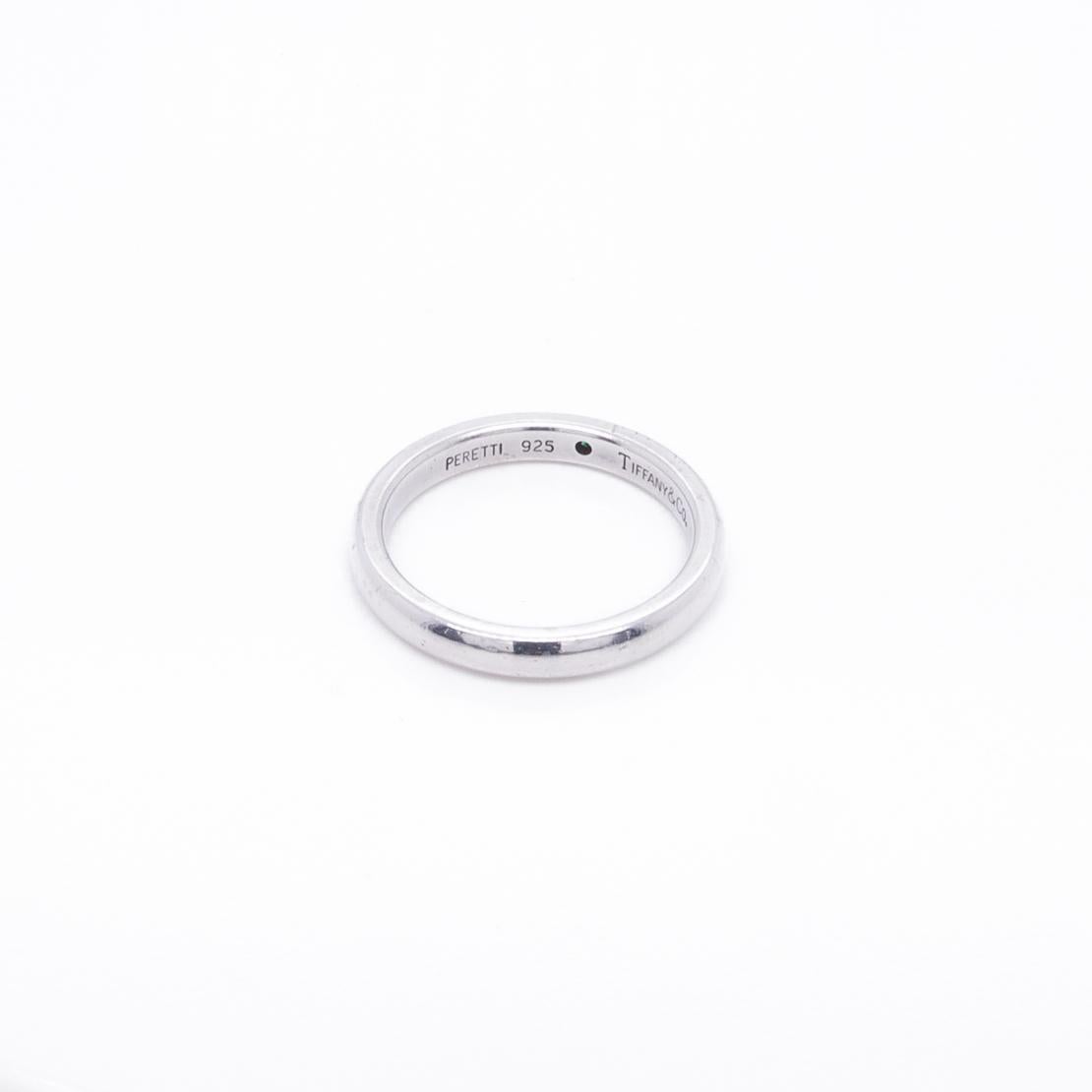 Elsa Peretti Tiffany & Co. Stackable Sterling Silver & Emerald Band Ring For Sale 2