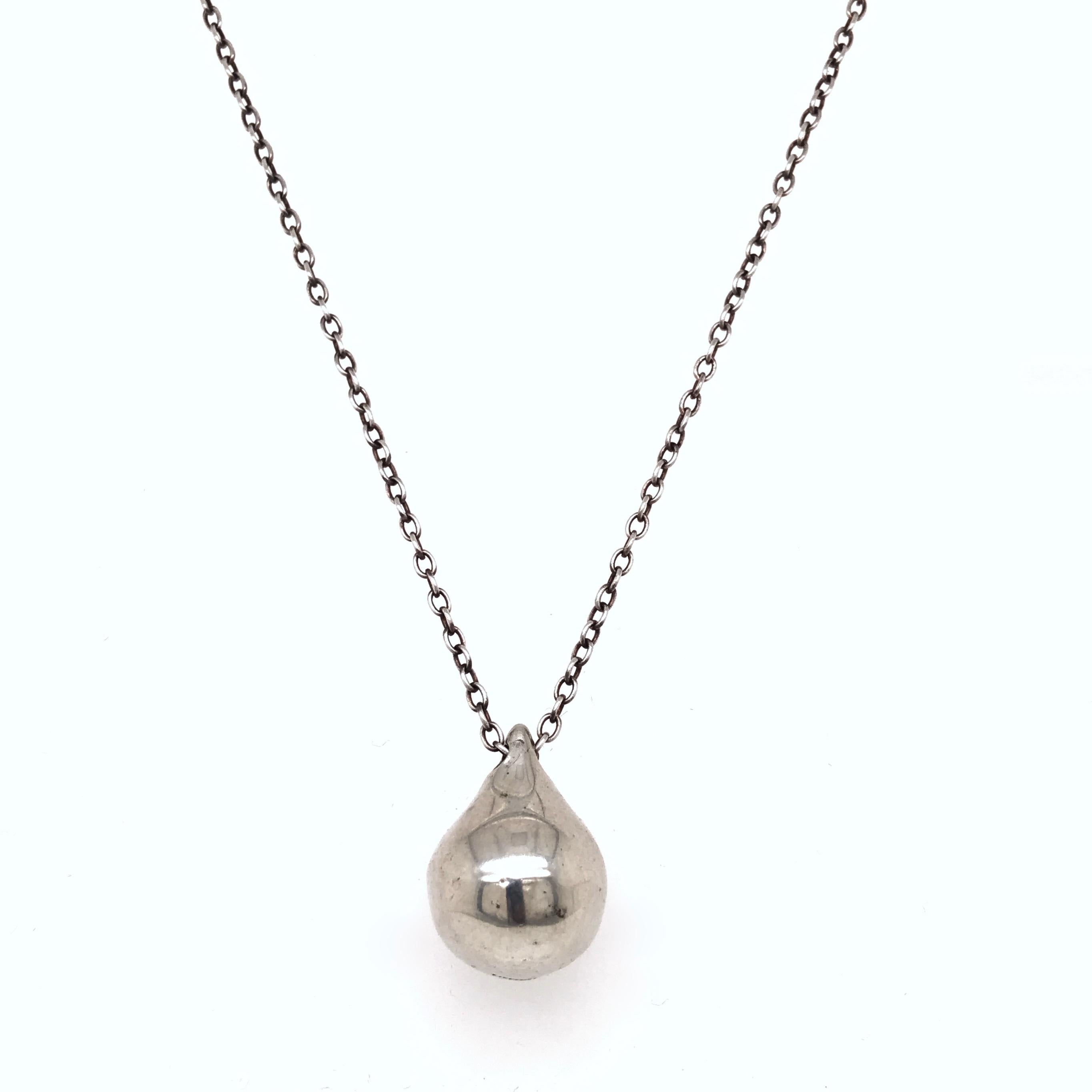 A very fine Tiffany & Co. tear drop pendant necklace.

By Elsa Peretti in sterling silver.

Marked for Tiffany & Co and Sterling for silver fineness.

Overall Length: ca. 520 mm (or ca. 20 1/2 in.)
Pendant Width: ca. 13 mm
Pendant Length: ca. 18