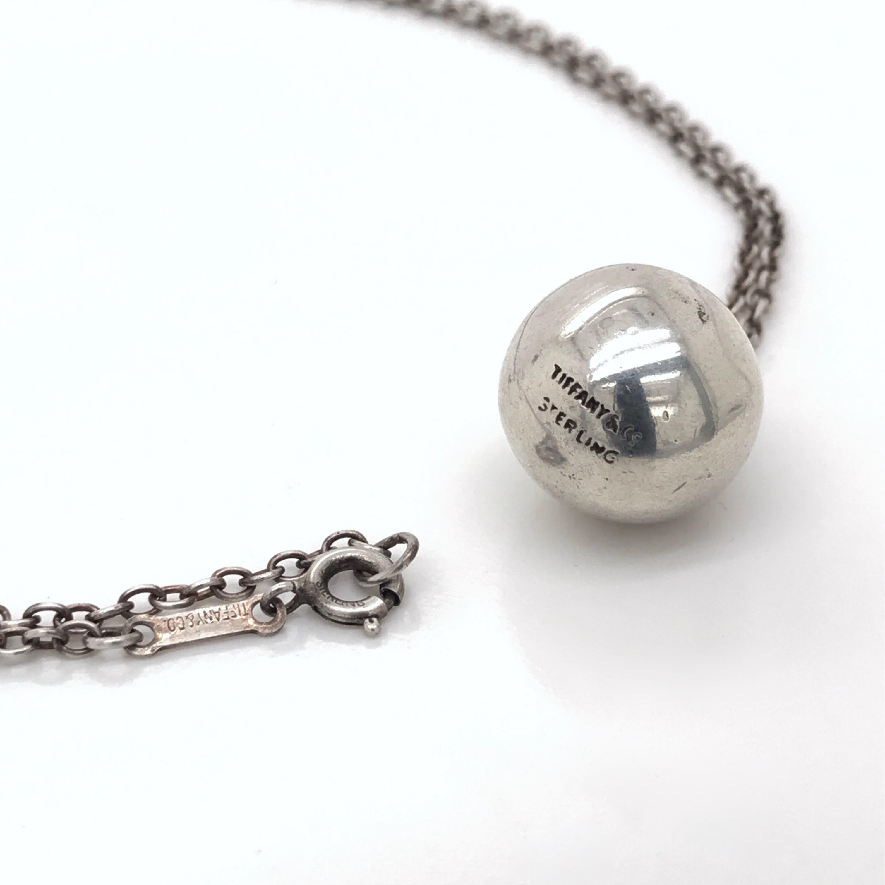 Elsa Peretti Tiffany & Co. Sterling Silver Tear Drop Pendant Necklace In Good Condition In Philadelphia, PA