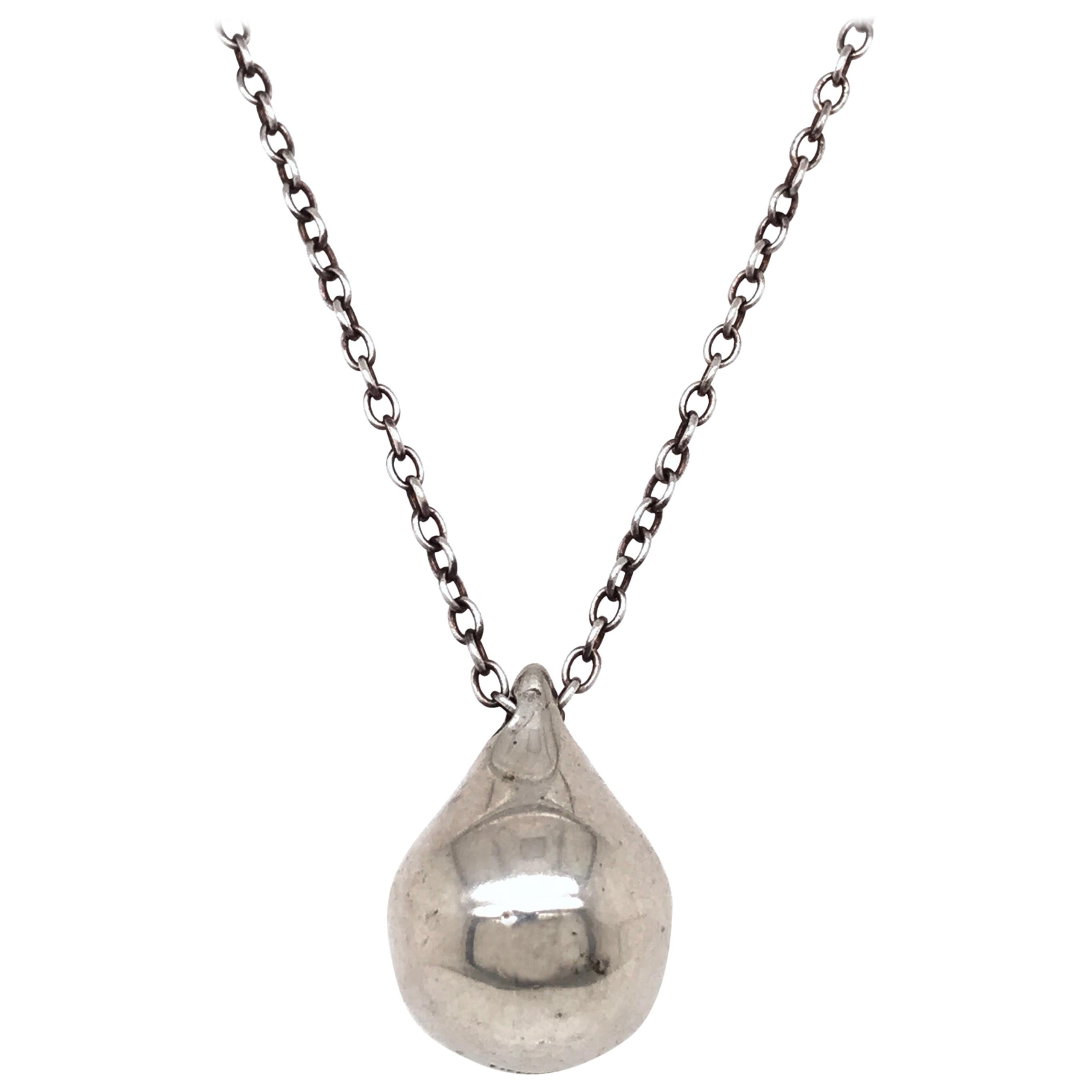 Elsa Peretti Tiffany & Co. Sterling Silver Tear Drop Pendant Necklace