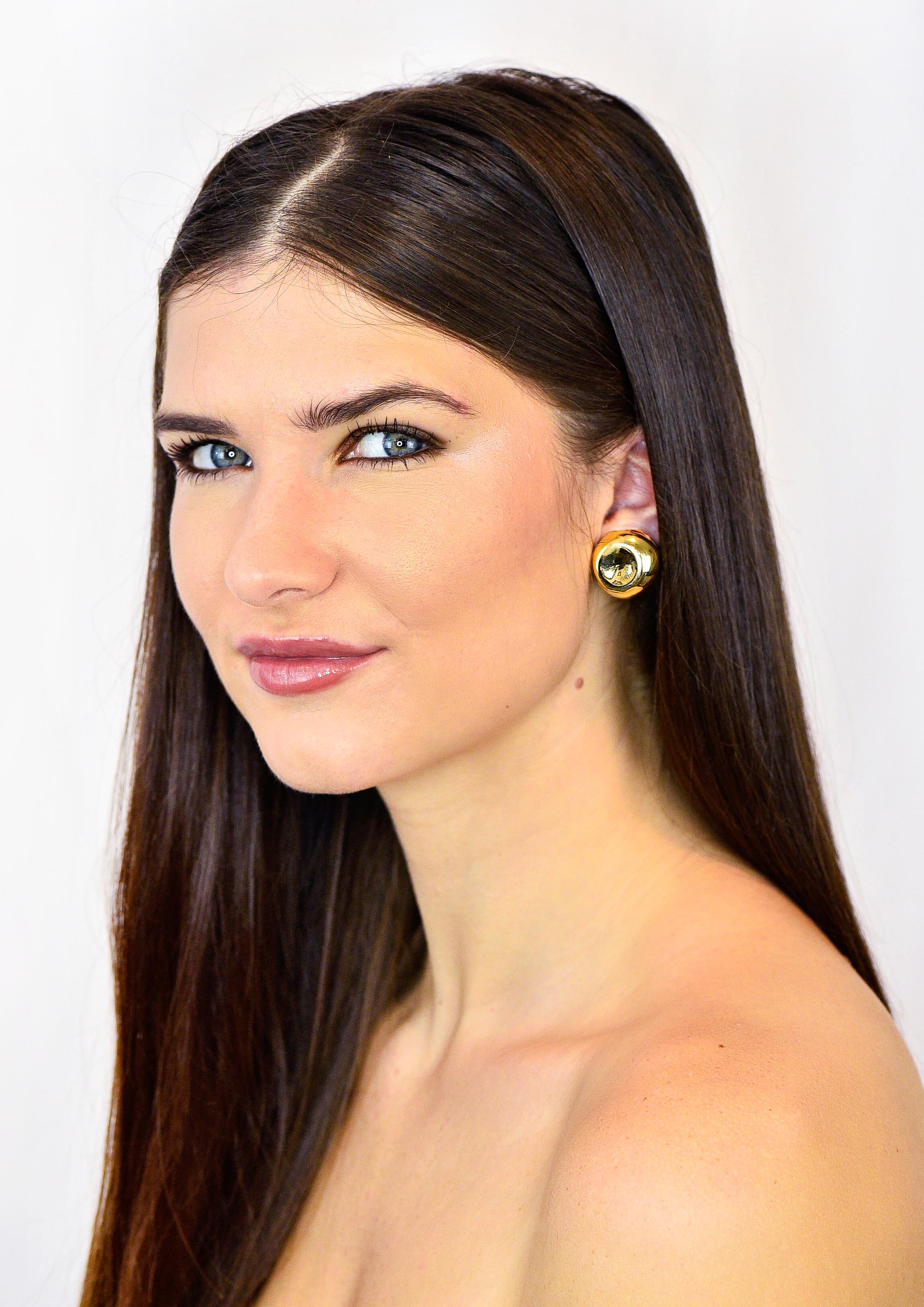 Elsa Peretti Tiffany & Co. Vintage 18 Karat Gold Bean Ear-Clip Earrings 4