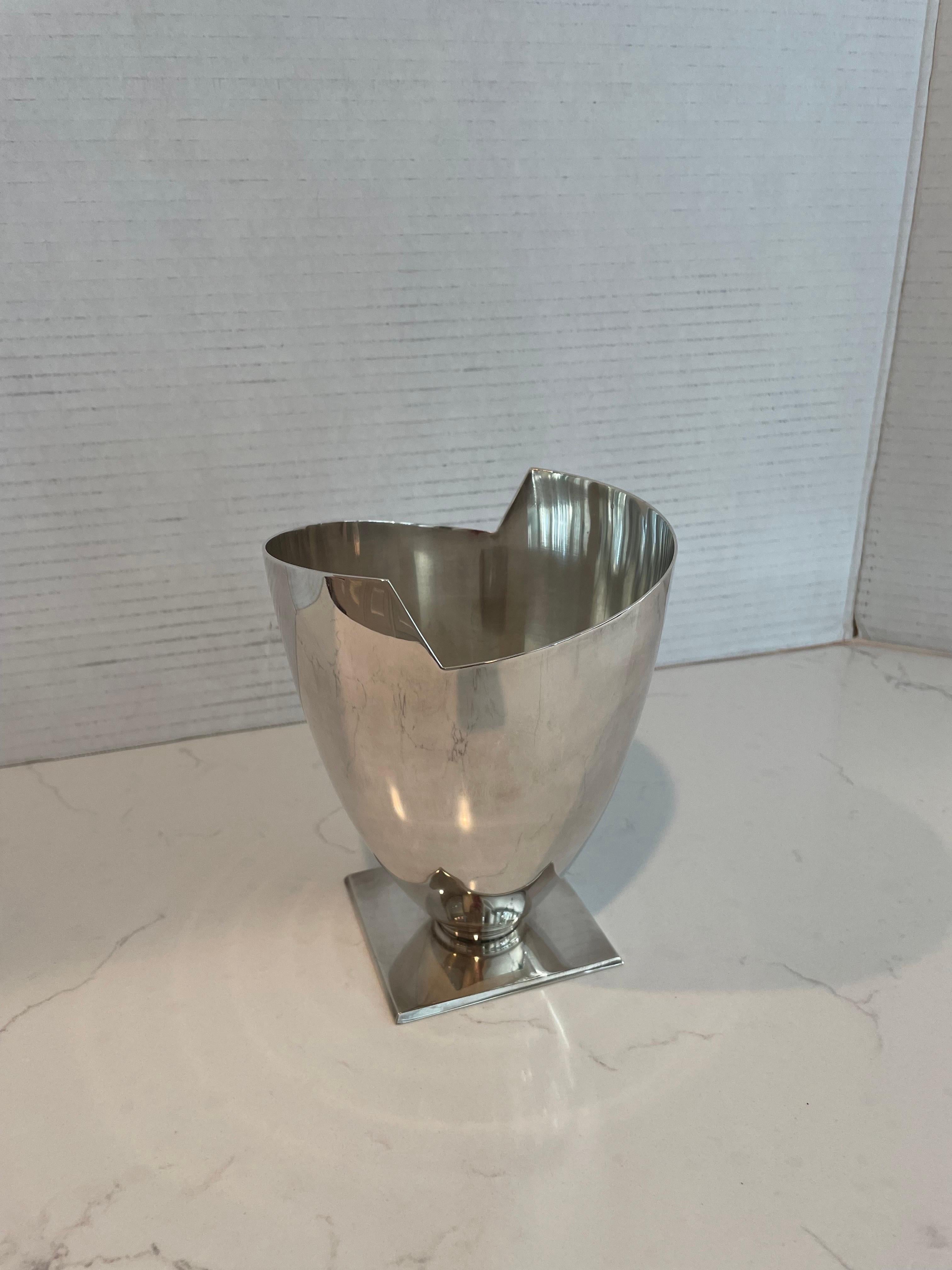 Vase postmoderne Elsa Rady en métal argenté Bon état - En vente à Winnetka, IL