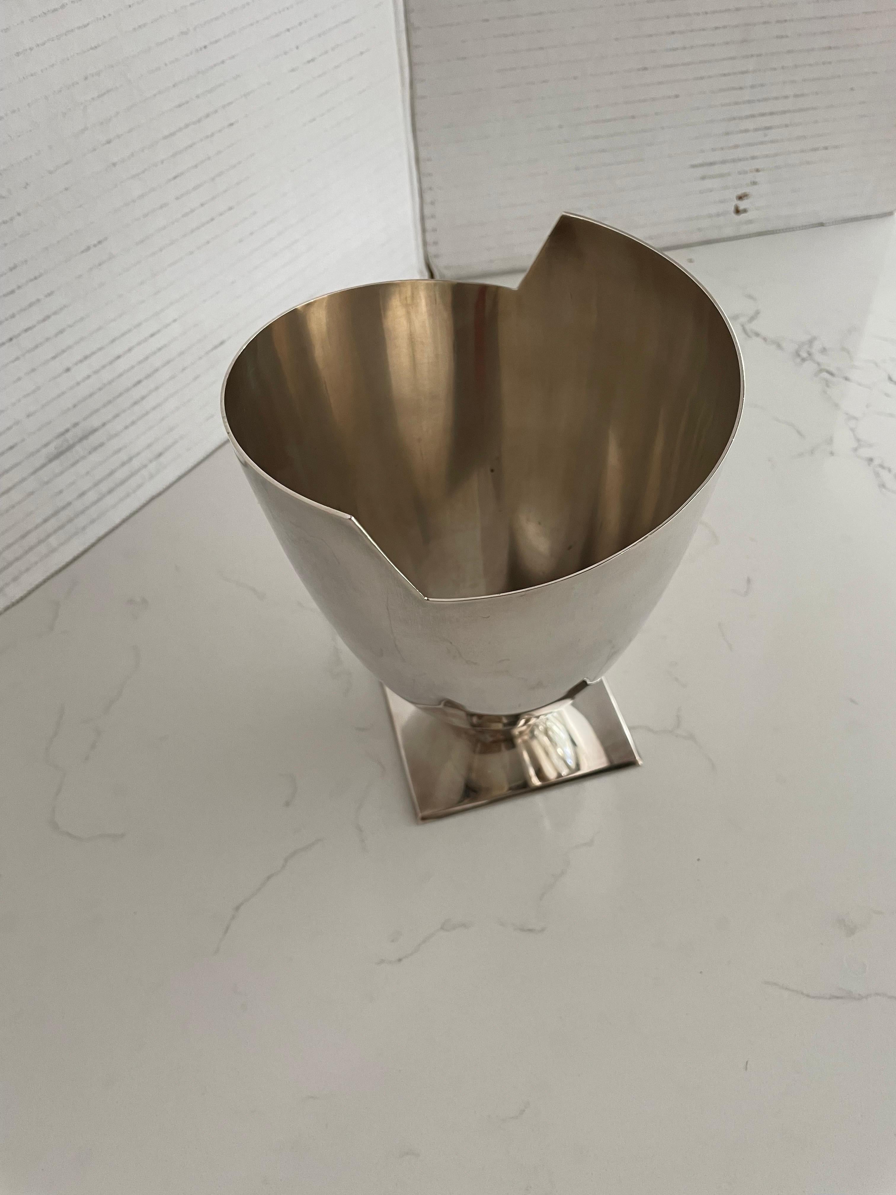 Vase postmoderne Elsa Rady en métal argenté en vente 2