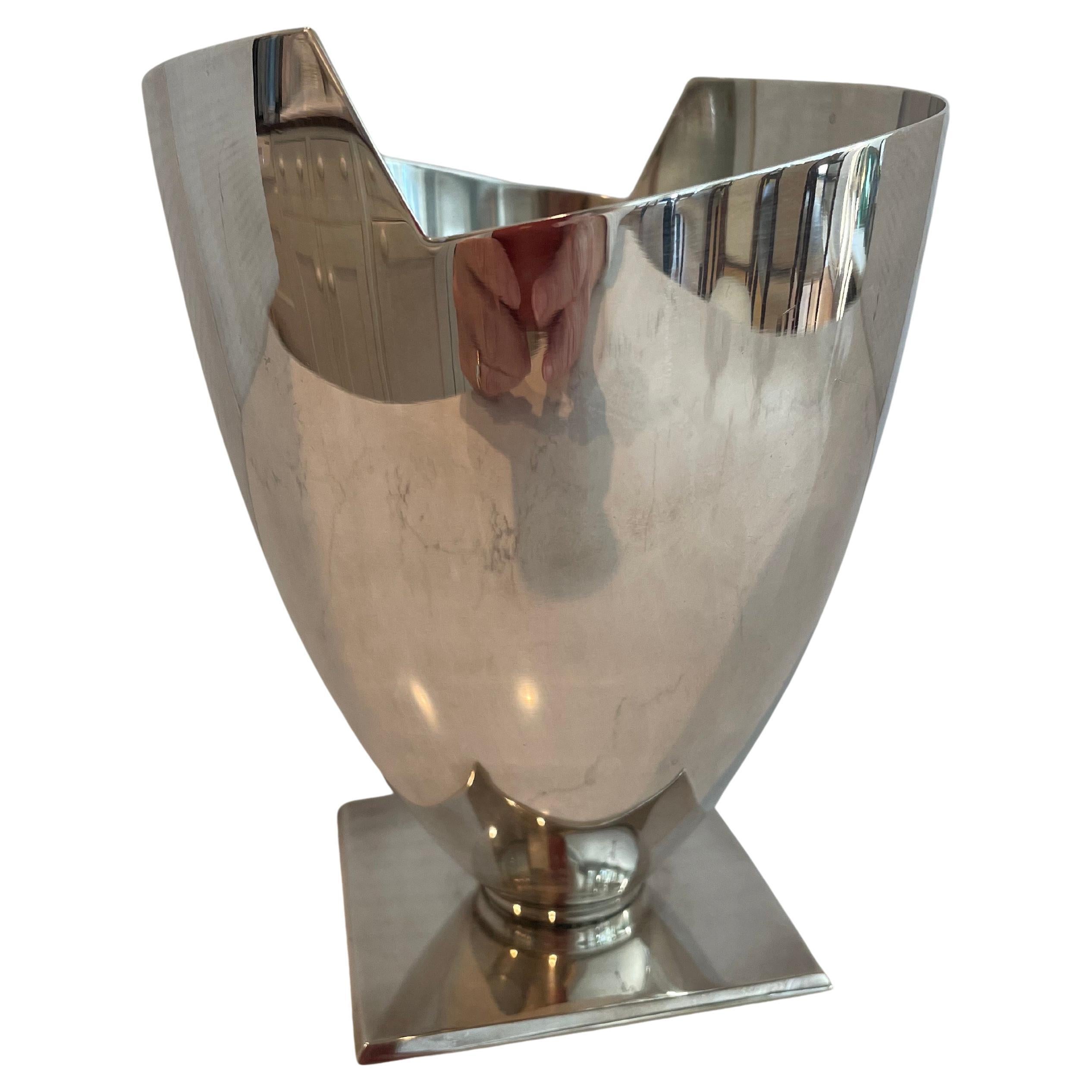 Vaso postmoderno in argento di Elsa Rady