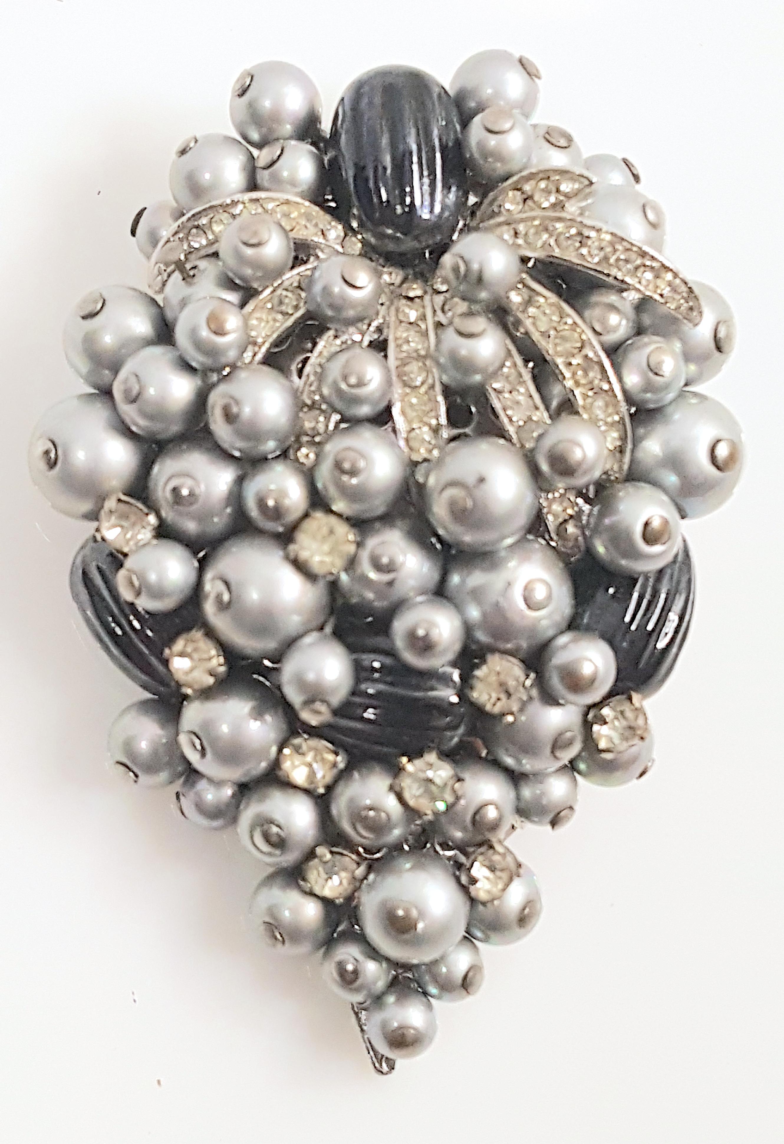 Mixed Cut Couture 1939-50 Schiaparelli-SchlumbergerStyle GlassBeads ProngSetCrystal Brooch For Sale