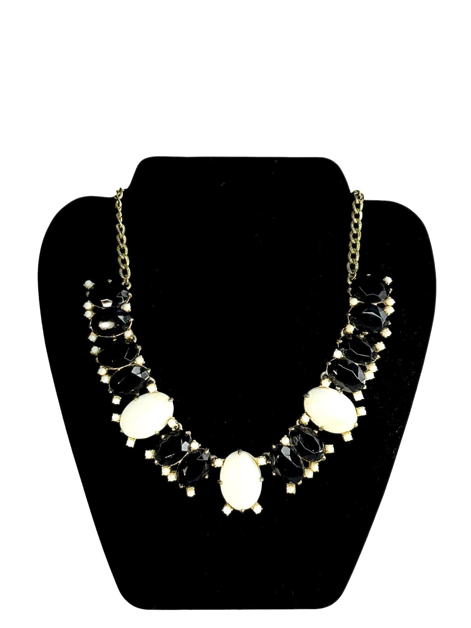 Collana con cabochon bianchi e neri di Elsa Schiaparelli, anni '50 in vendita 5