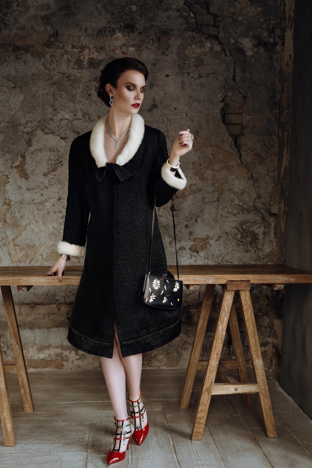 Elsa Schiaparelli Haute Couture Mantel-Dress 1950er Jahre im Zustand „Gut“ im Angebot in New York, NY