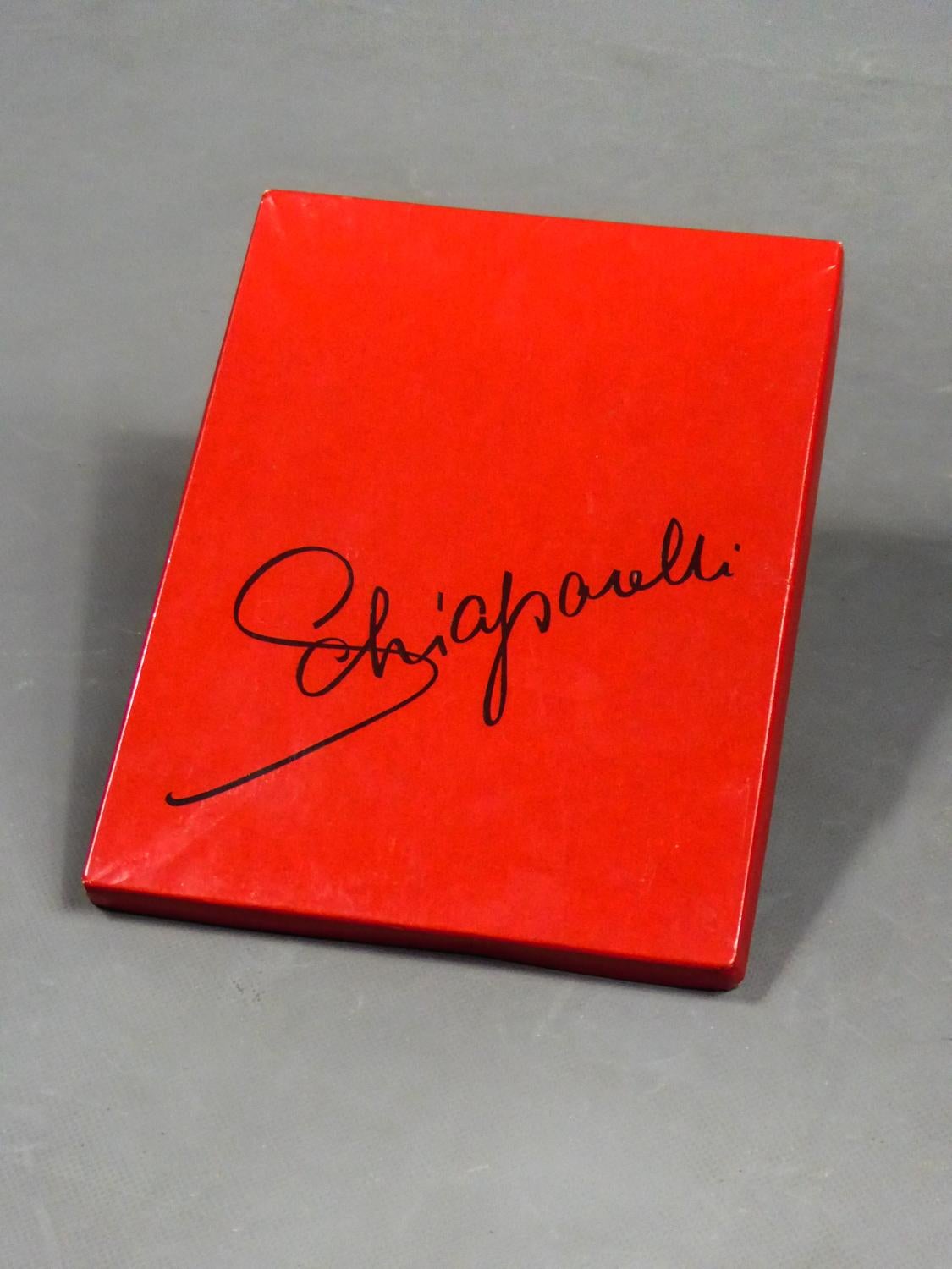 Elsa Schiaparelli Paire de bas et sa boîte d'origine Circa 1958 en vente 7