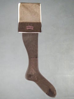 Elsa Schiaparelli Paire de bas et sa boîte d'origine Circa 1958