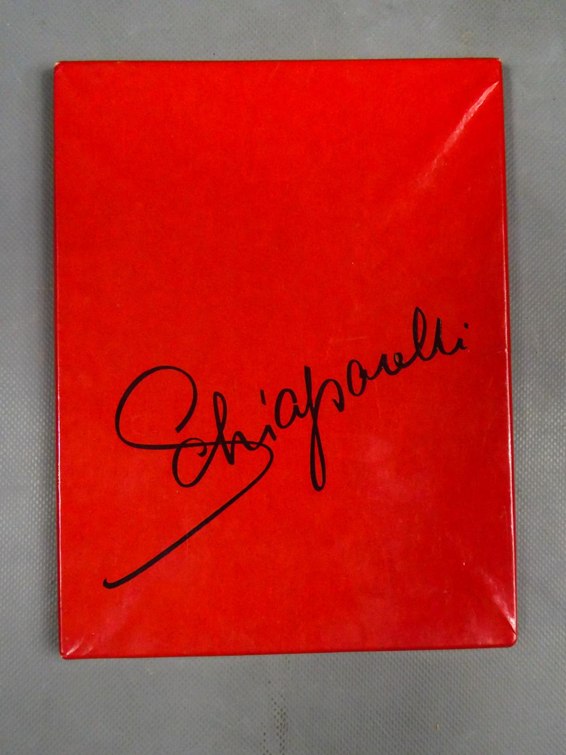 Elsa Schiaparelli Ein Paar Lagerbestände und seine Originalverpackung, um 1958  im Angebot 1