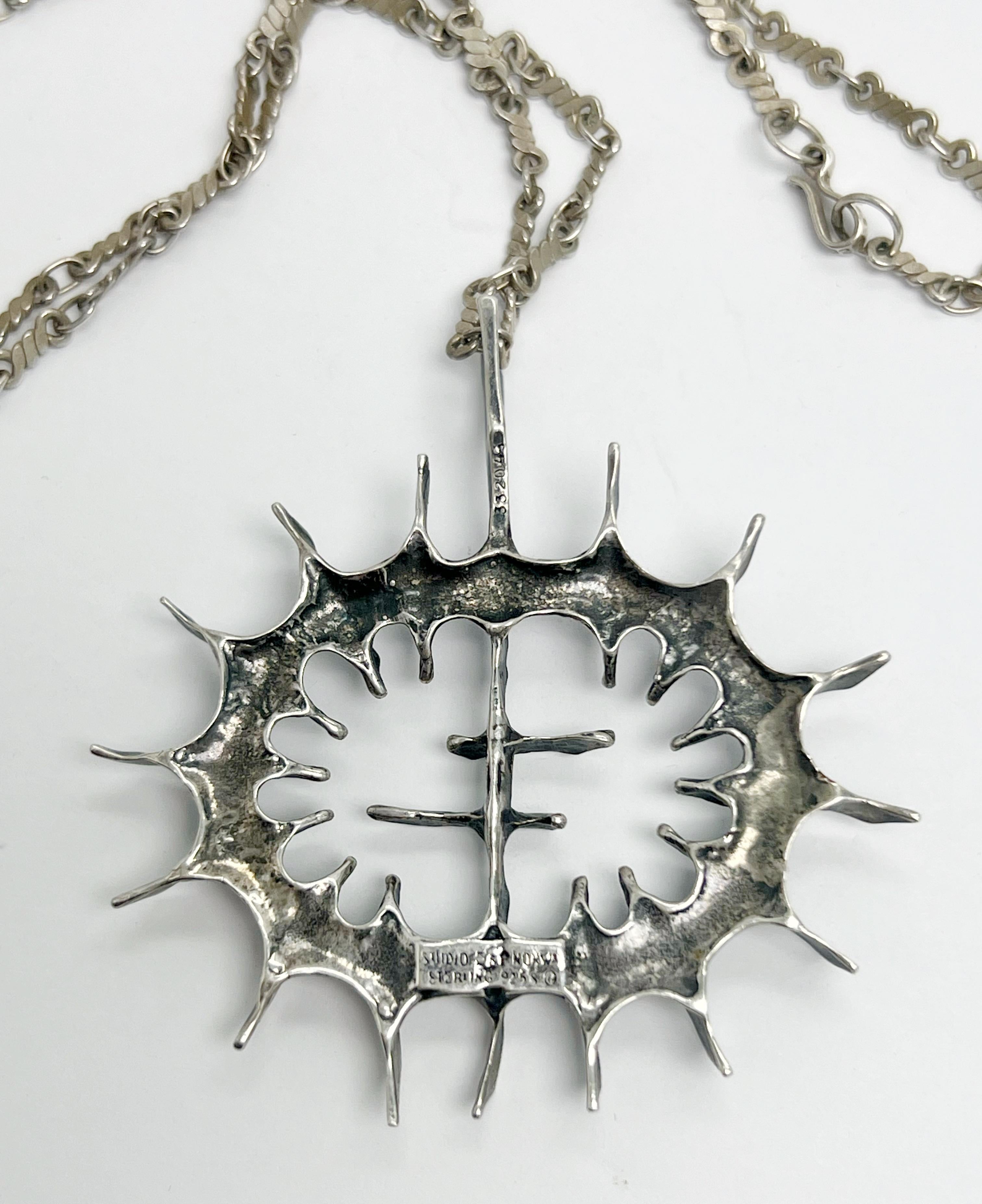 Late 20th Century Else and Paul Norway Studio Sterling Brutalist Modernist Chain and Pendant For Sale