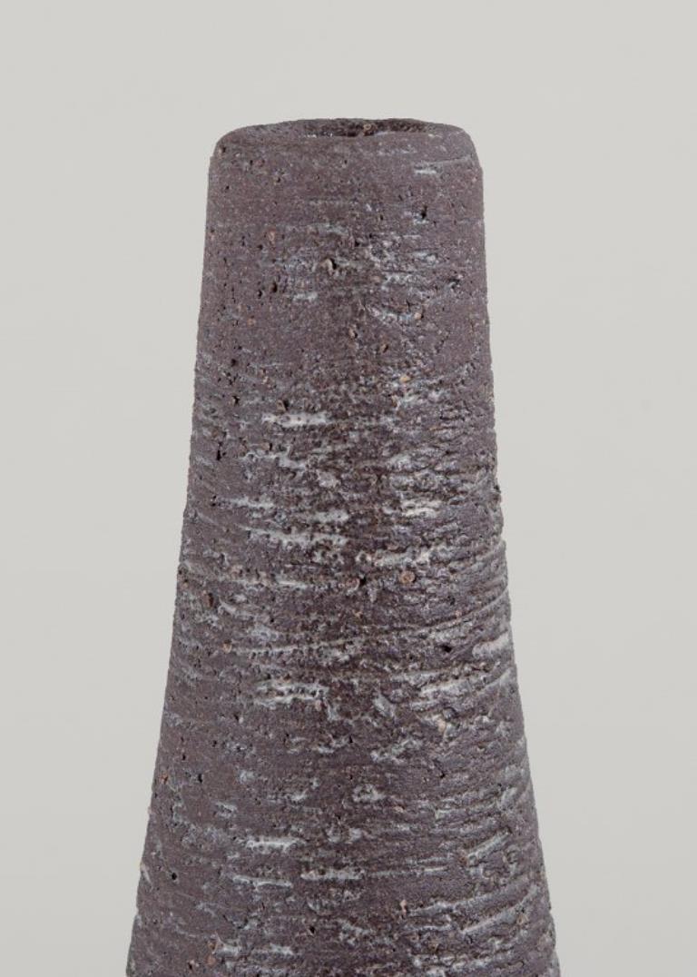 Scandinavo moderno Elsi Bourelius. Vaso in ceramica. Non smaltato con un motivo geometrico. in vendita