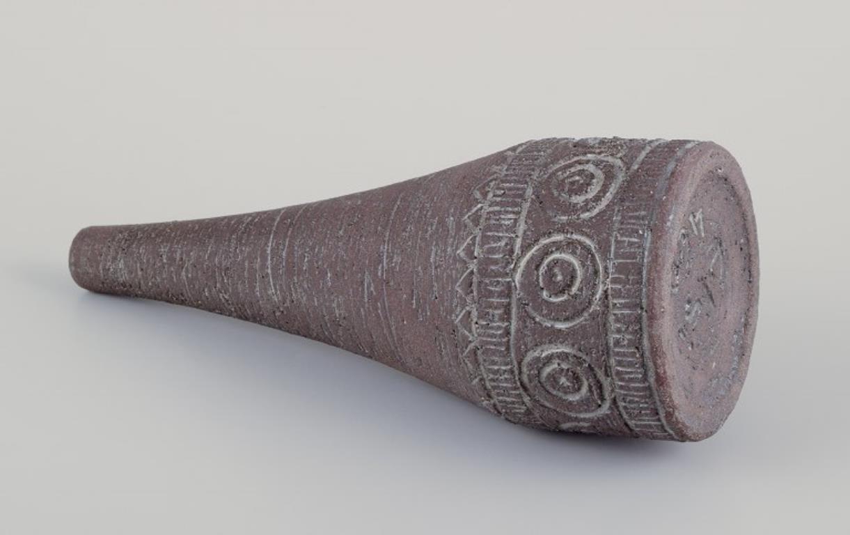 Smaltato Elsi Bourelius. Vaso in ceramica. Non smaltato con un motivo geometrico. in vendita