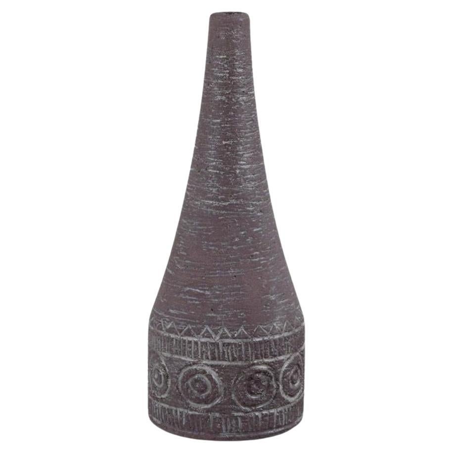 Elsi Bourelius. Vaso in ceramica. Non smaltato con un motivo geometrico. in vendita